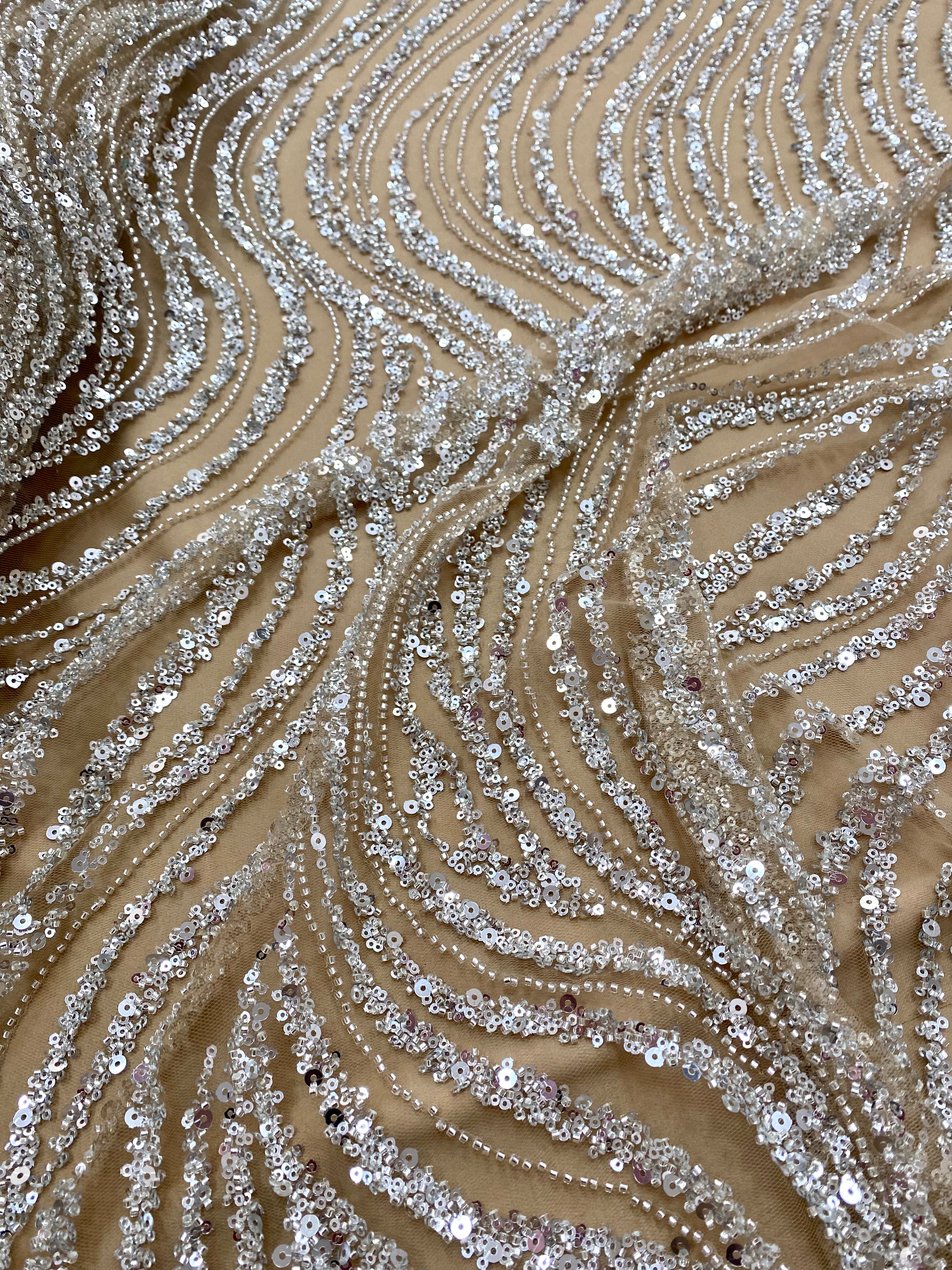 Dantela Couture Argintie pe Tulle Nude cu Model Liniar, cu Margele si Paiete
