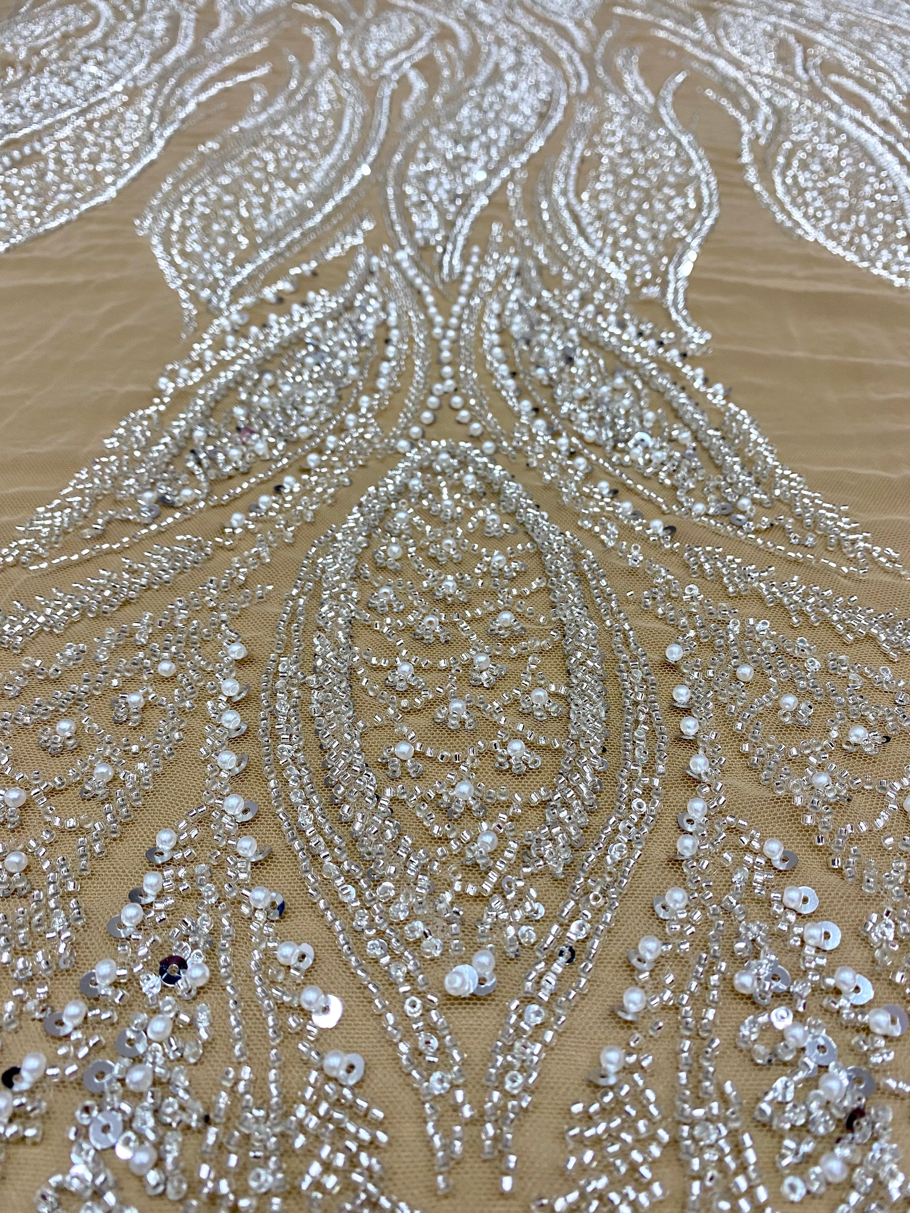 Dantela Couture Argintie pe Tulle Nude cu Panou, cu Perle, Margele si Paiete