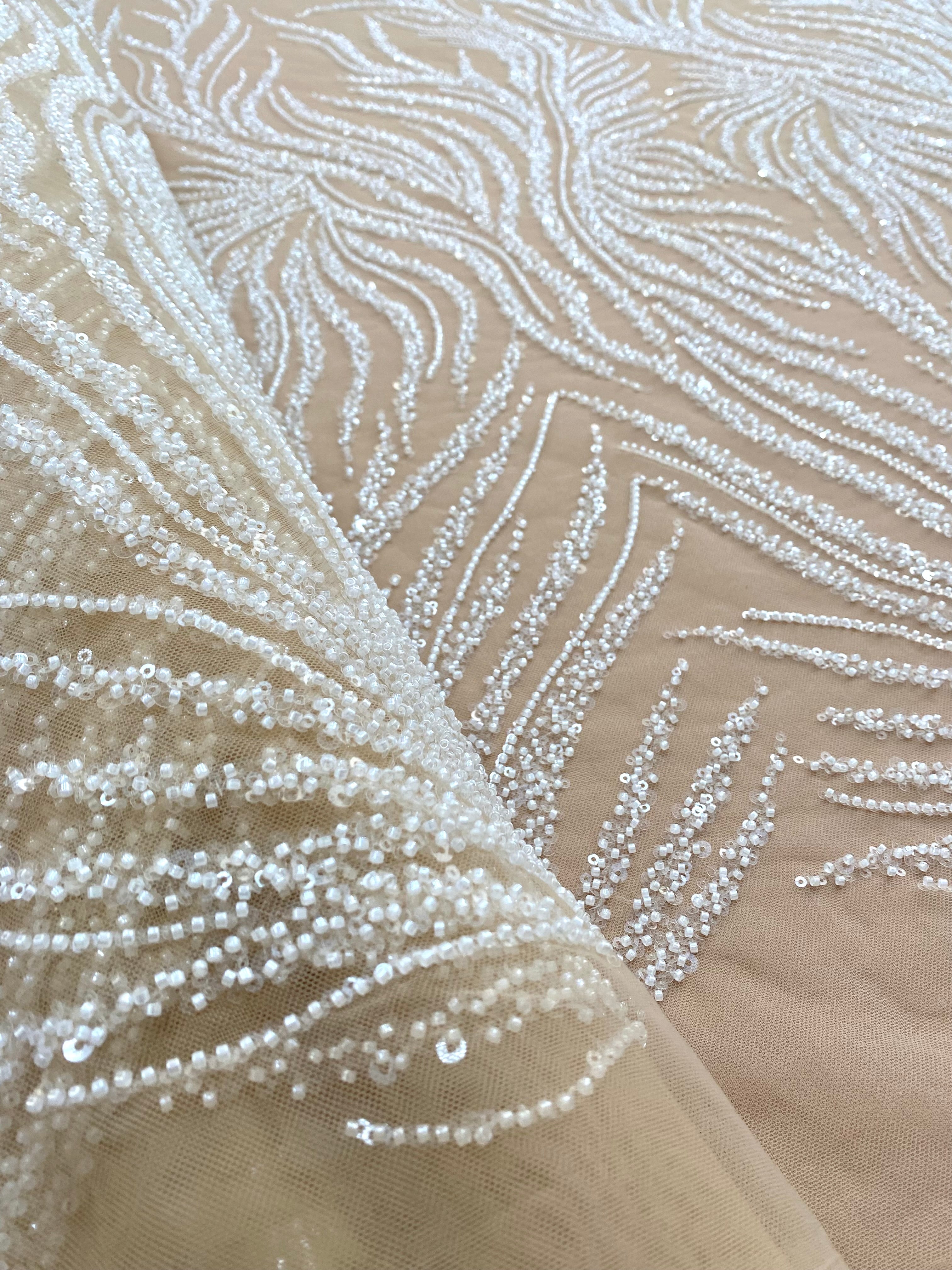 Dantela Couture Ivory pe Tulle Nude cu Siraguri, cu Margele si Paiete