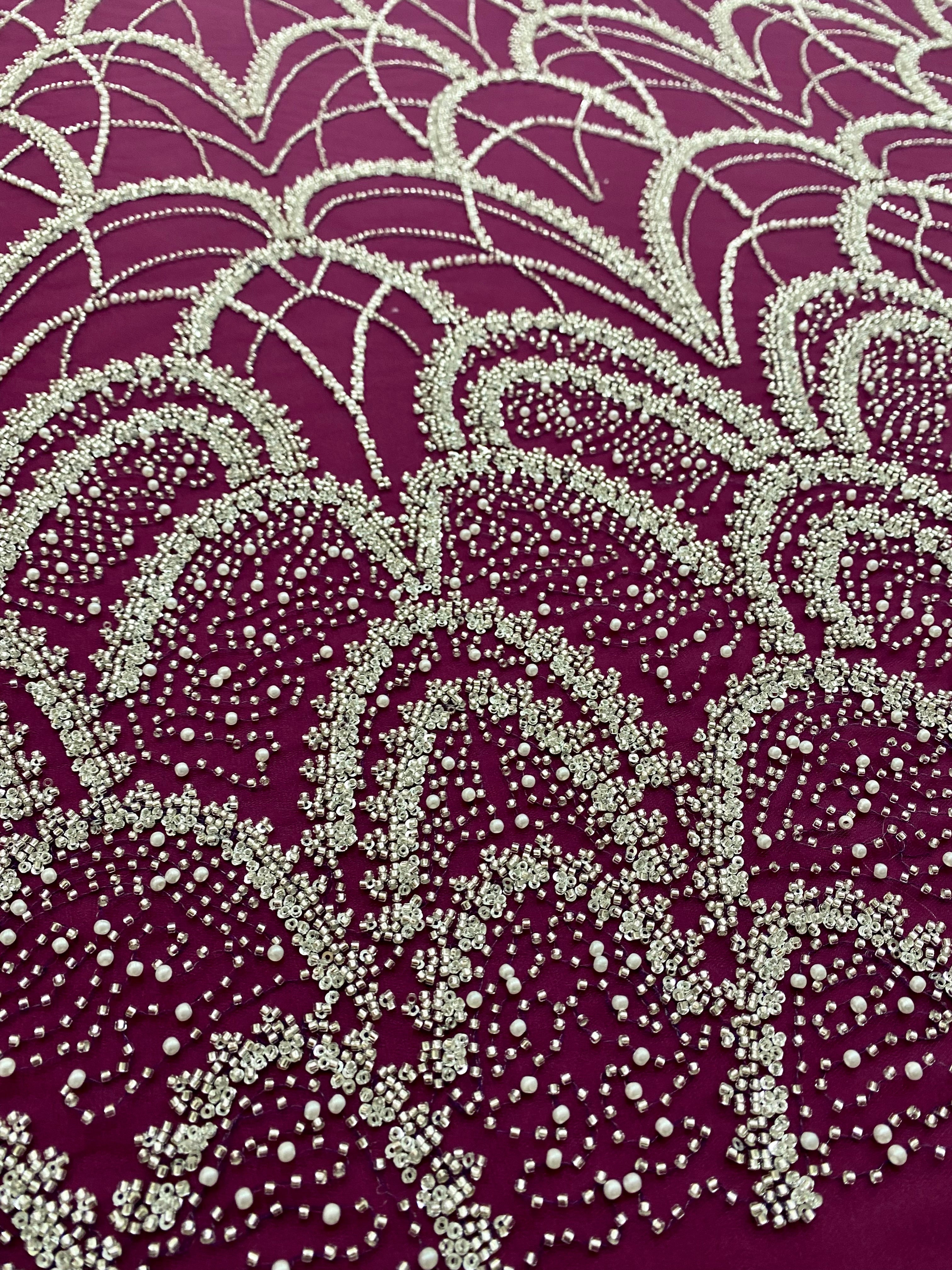 Dantela Couture Argintie pe Tulle Magenta Inchis cu Model Geometric, cu Perle, Margele si Paiete