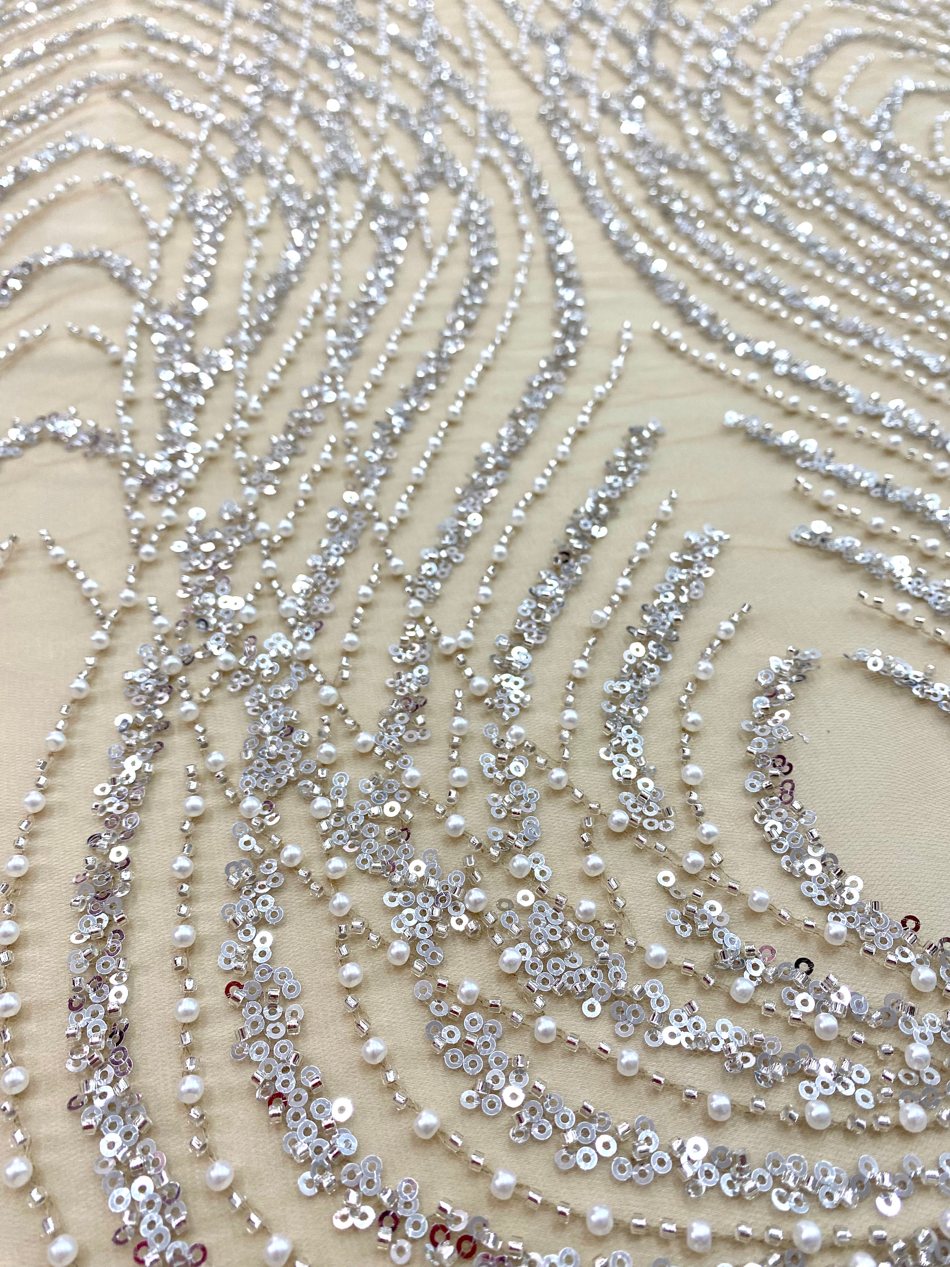 Dantela Couture Argintie pe Tulle Nude cu Panou, cu Perle, Margele si Paiete