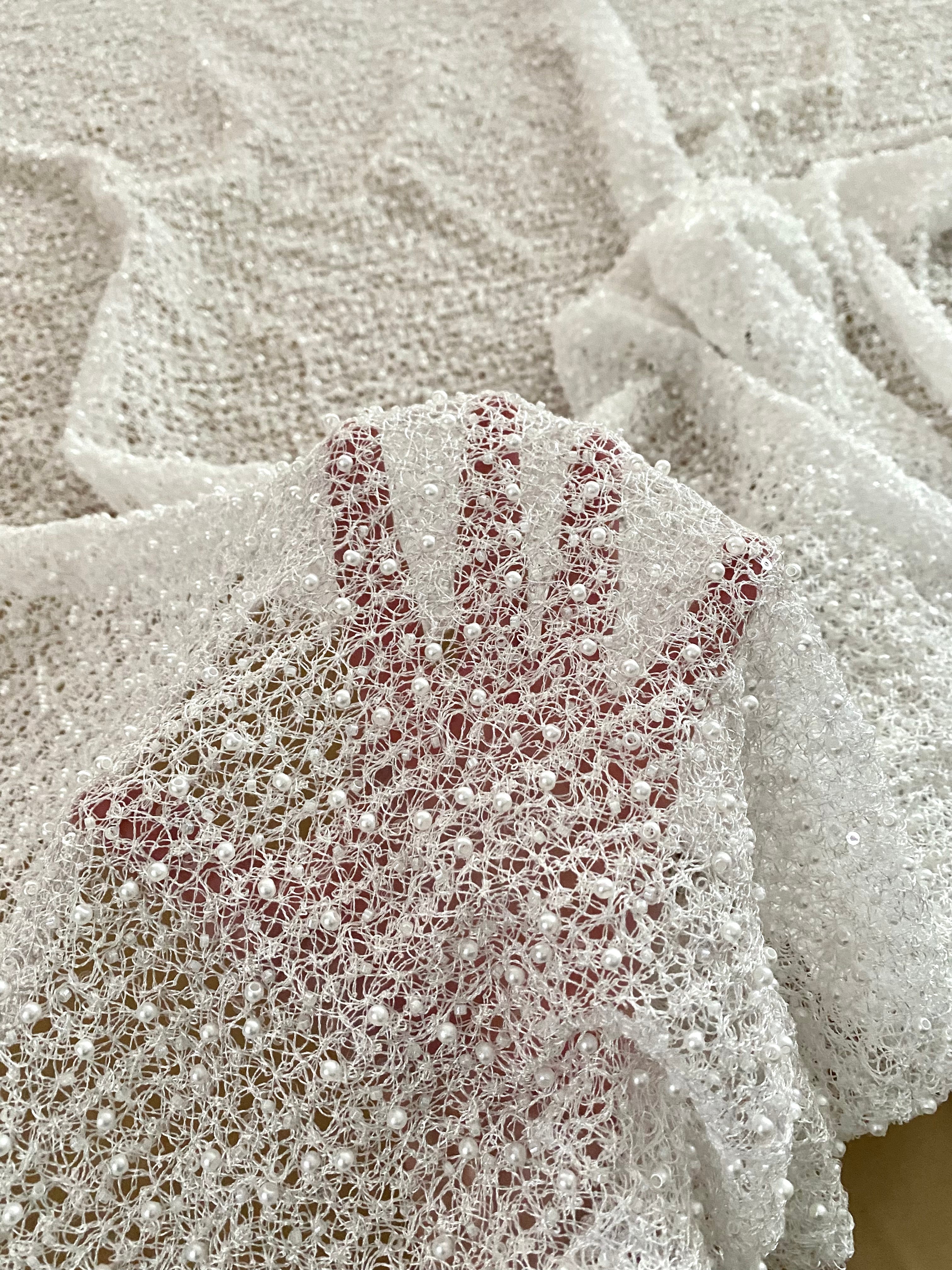 Plasa Couture Ivory gyöngyökkel, gyöngyökkel és flitterekkel