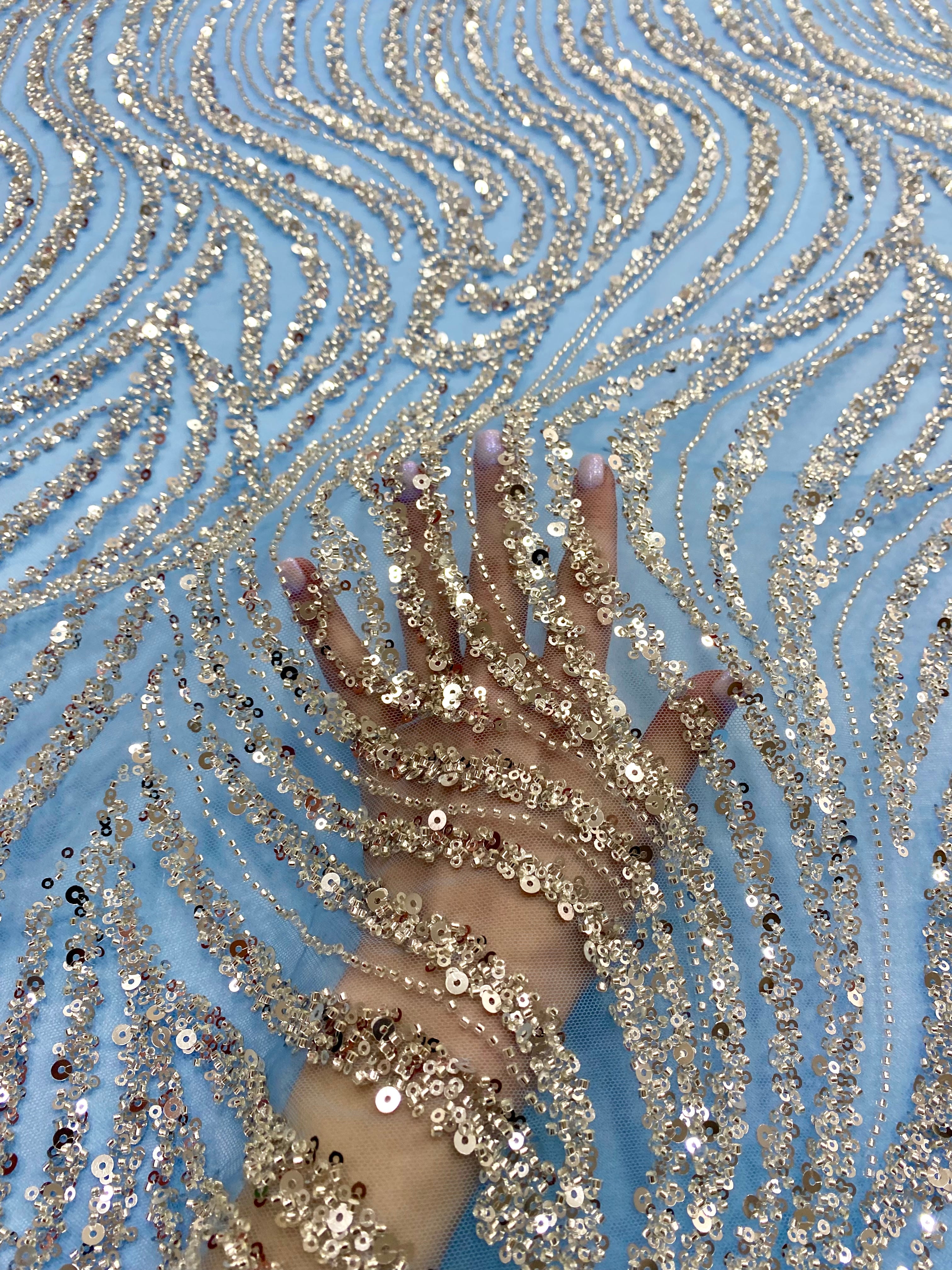 Dantela Couture Argintie pe Tulle Bleu cu Model Liniar, cu Margele si Paiete