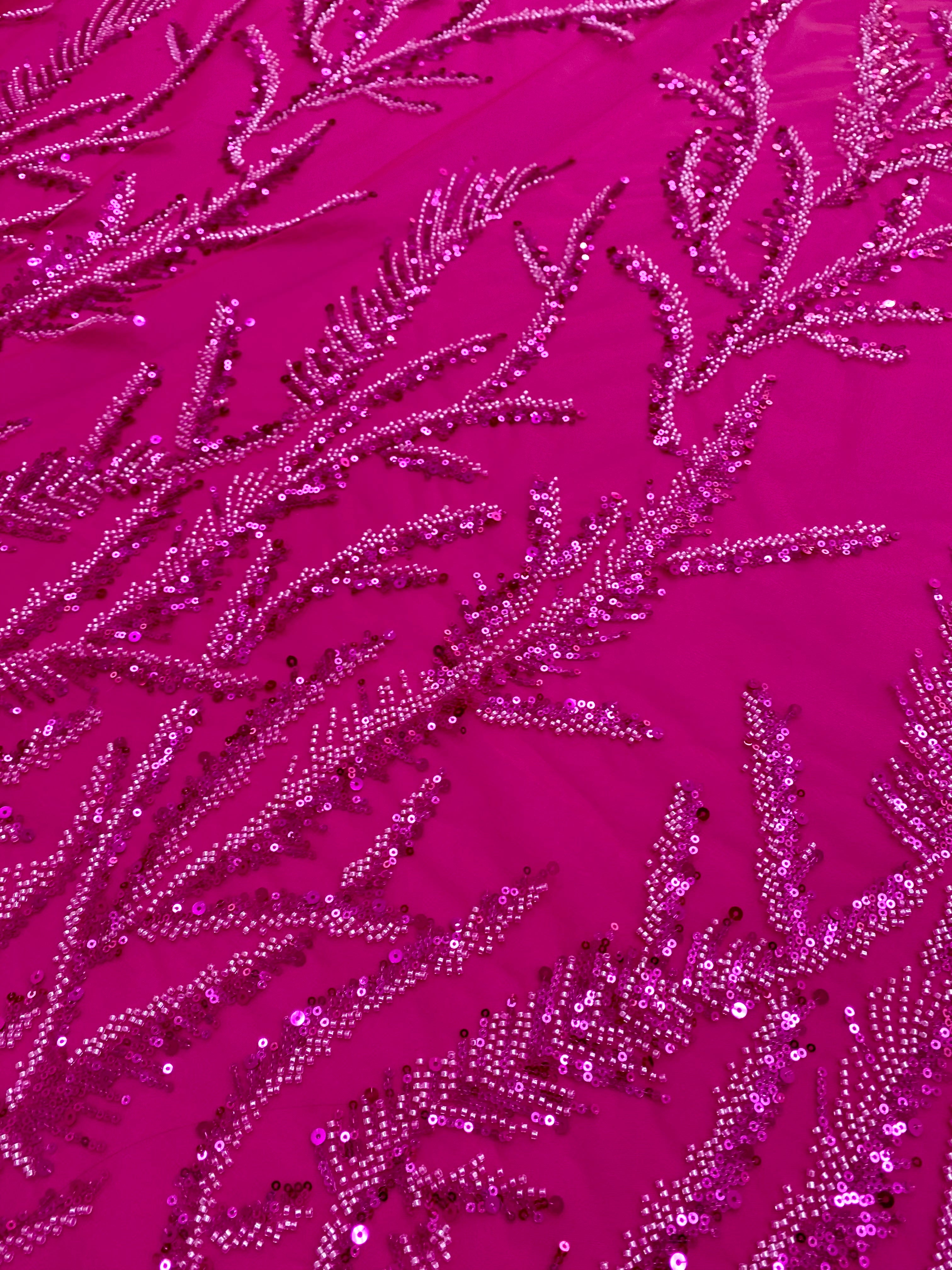 Dantela Couture Fucsia cu Crengute, cu Margele si Paiete