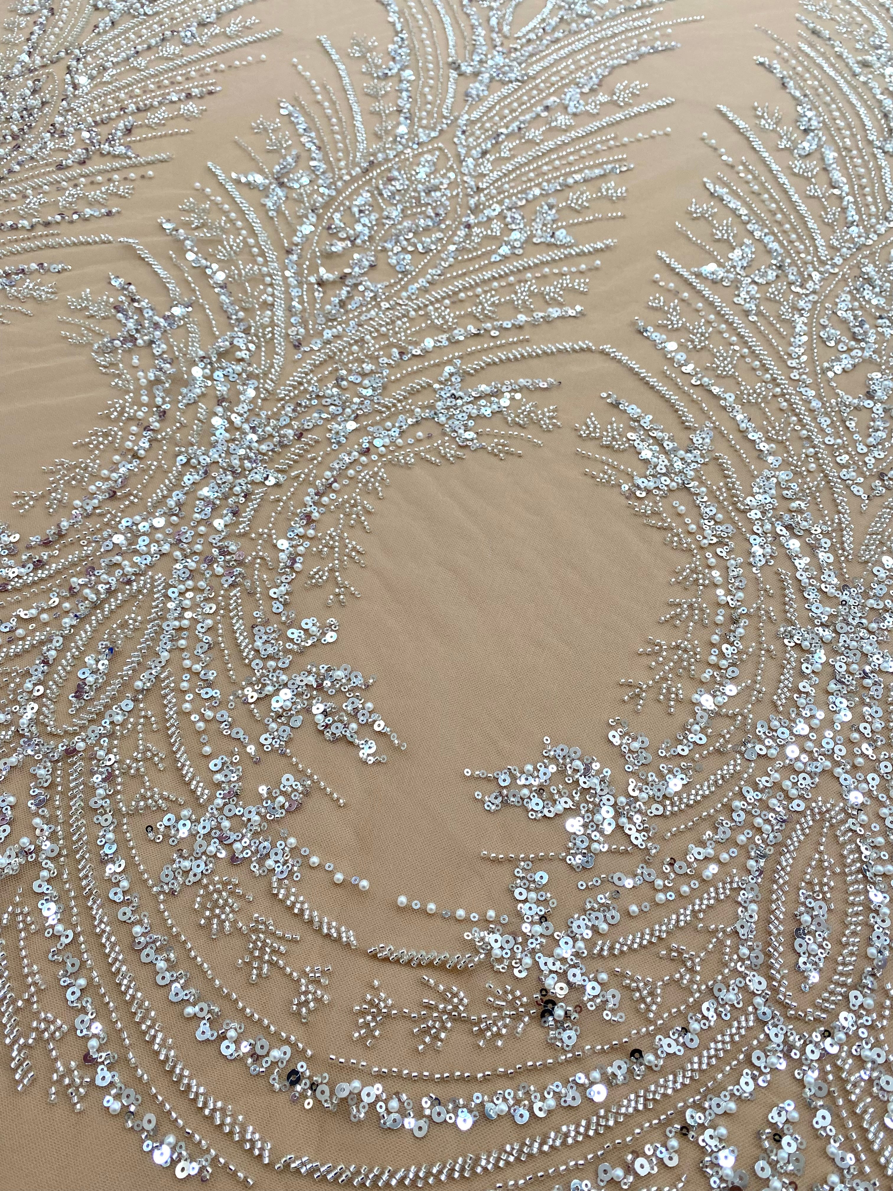 Dantela Couture Argintie pe Tulle Nude cu Panou, cu Perle, Margele si Paiete