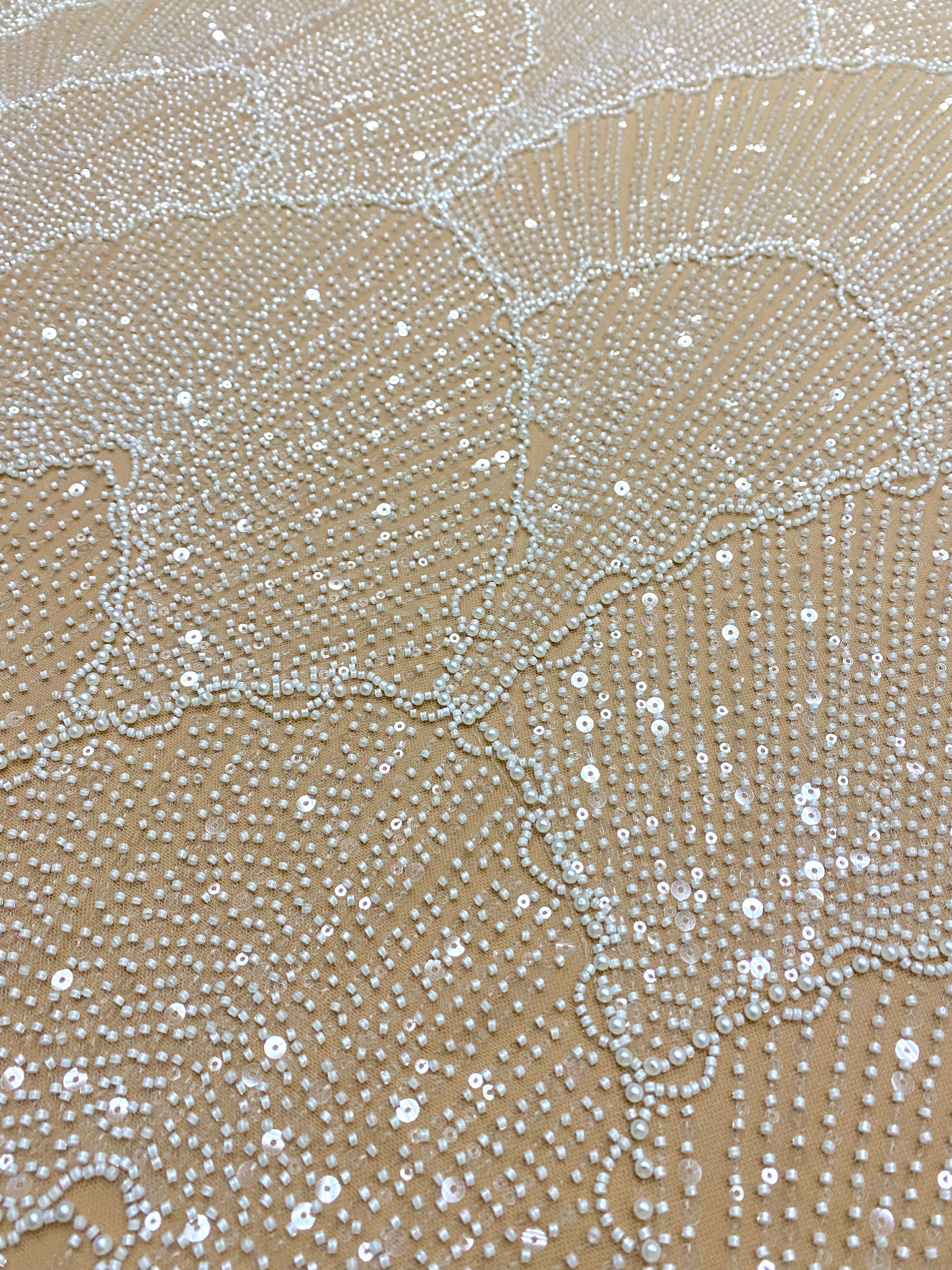 Dantela Couture Ivory pe Tulle Nude cu Model Geometric, cu Perle, Margele si Paiete