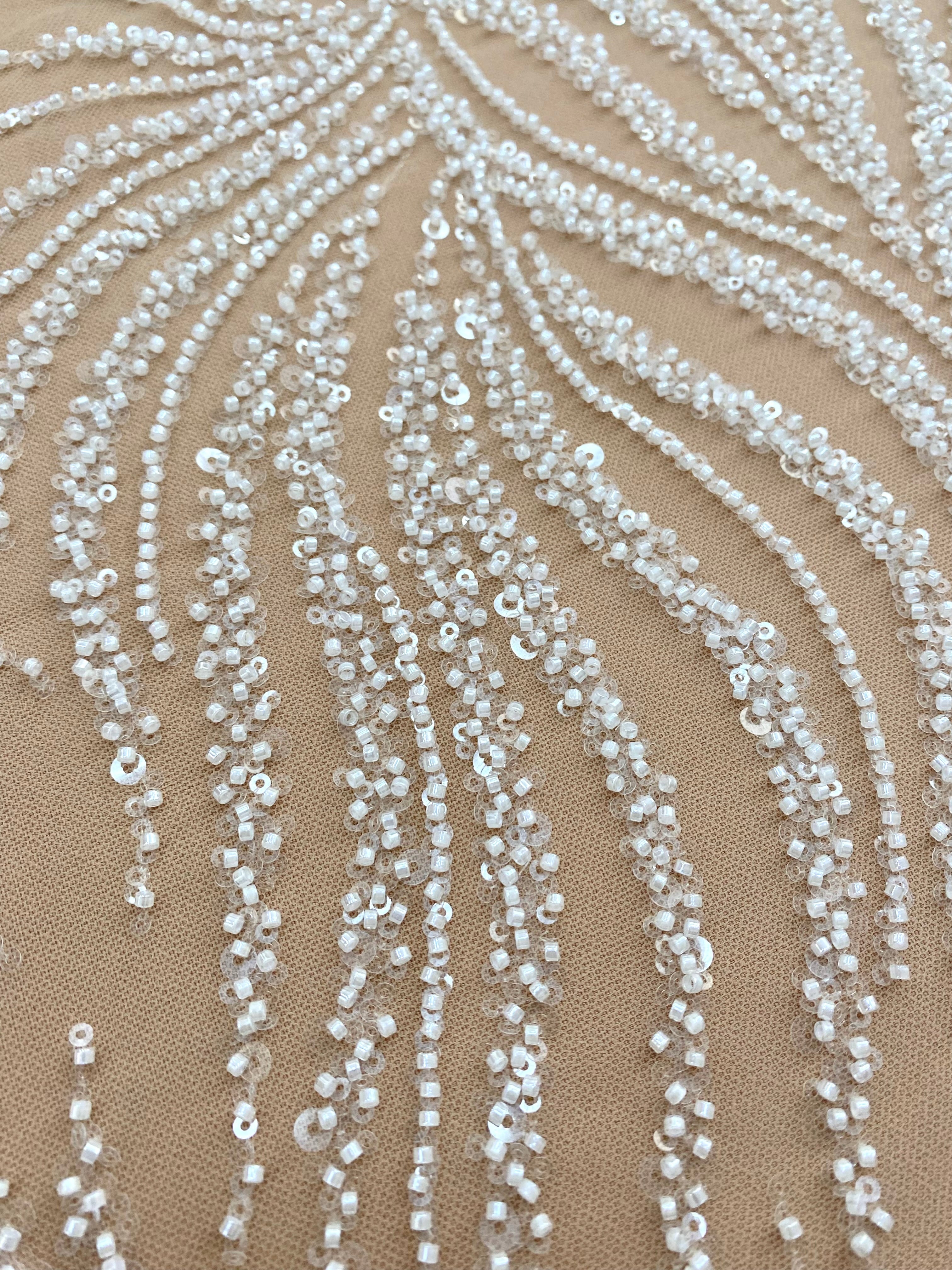Dantela Couture Ivory pe Tulle Nude cu Siraguri, cu Margele si Paiete