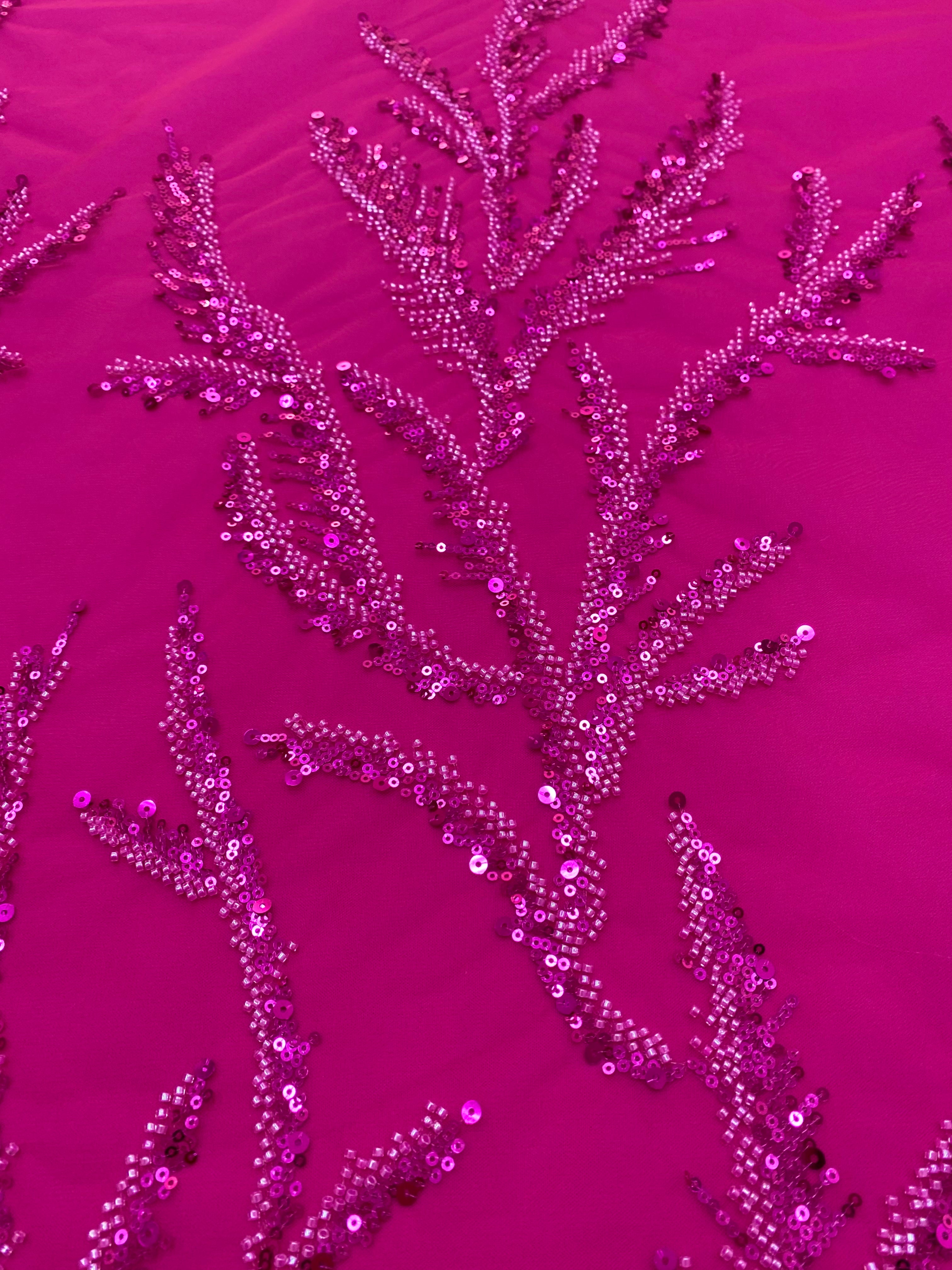 Dantela Couture Fucsia cu Crengute, cu Margele si Paiete