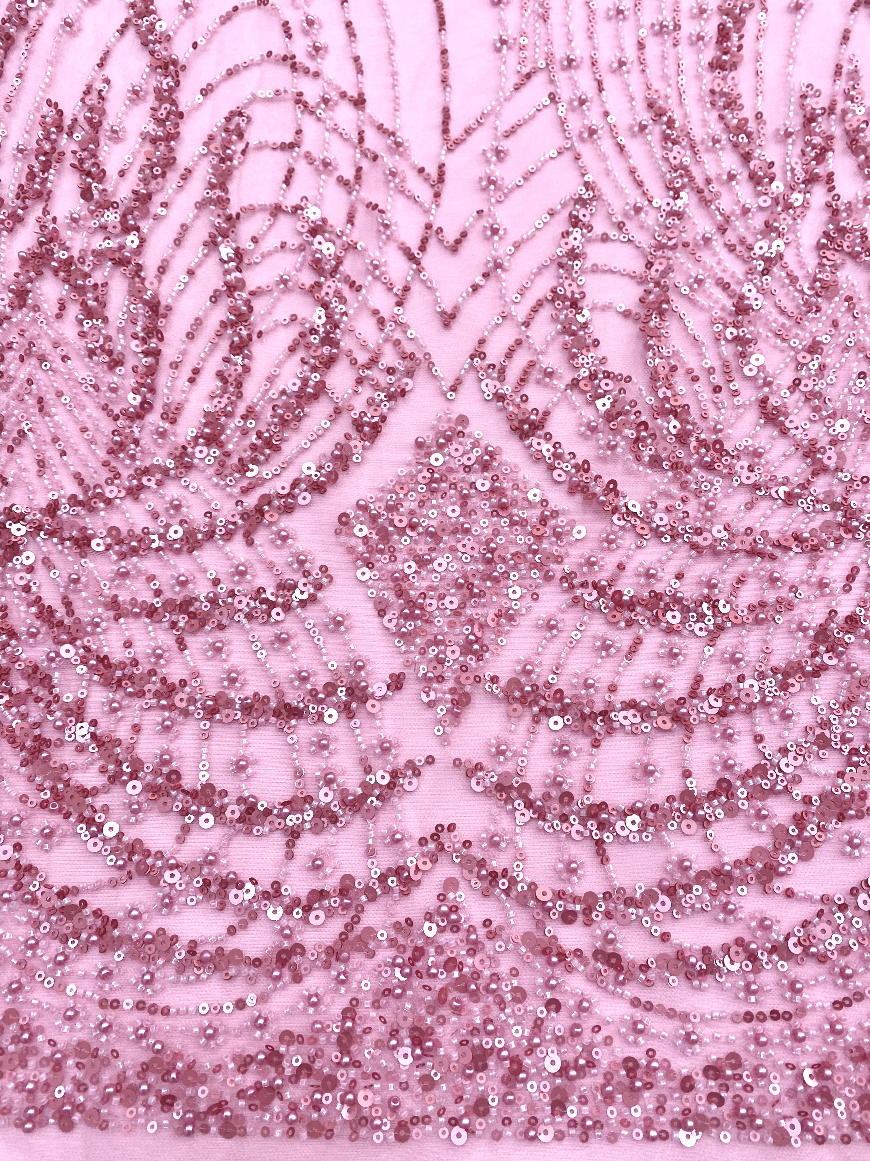 Dantela Couture rózsaszín panellel, gyöngyökkel, gyöngyöcskékkel és flitterekkel