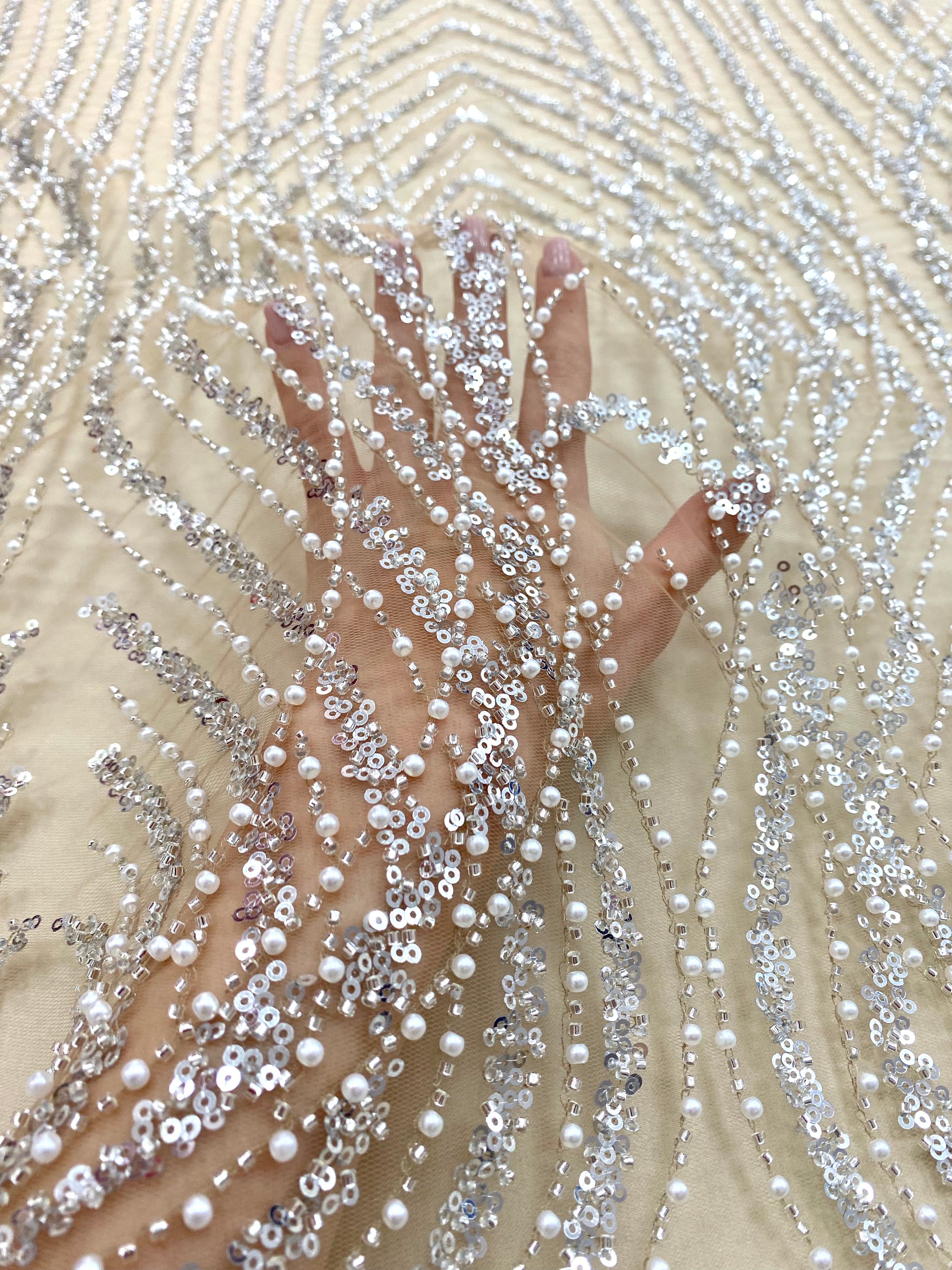 Dantela Couture Argintie pe Tulle Nude cu Panou, cu Perle, Margele si Paiete