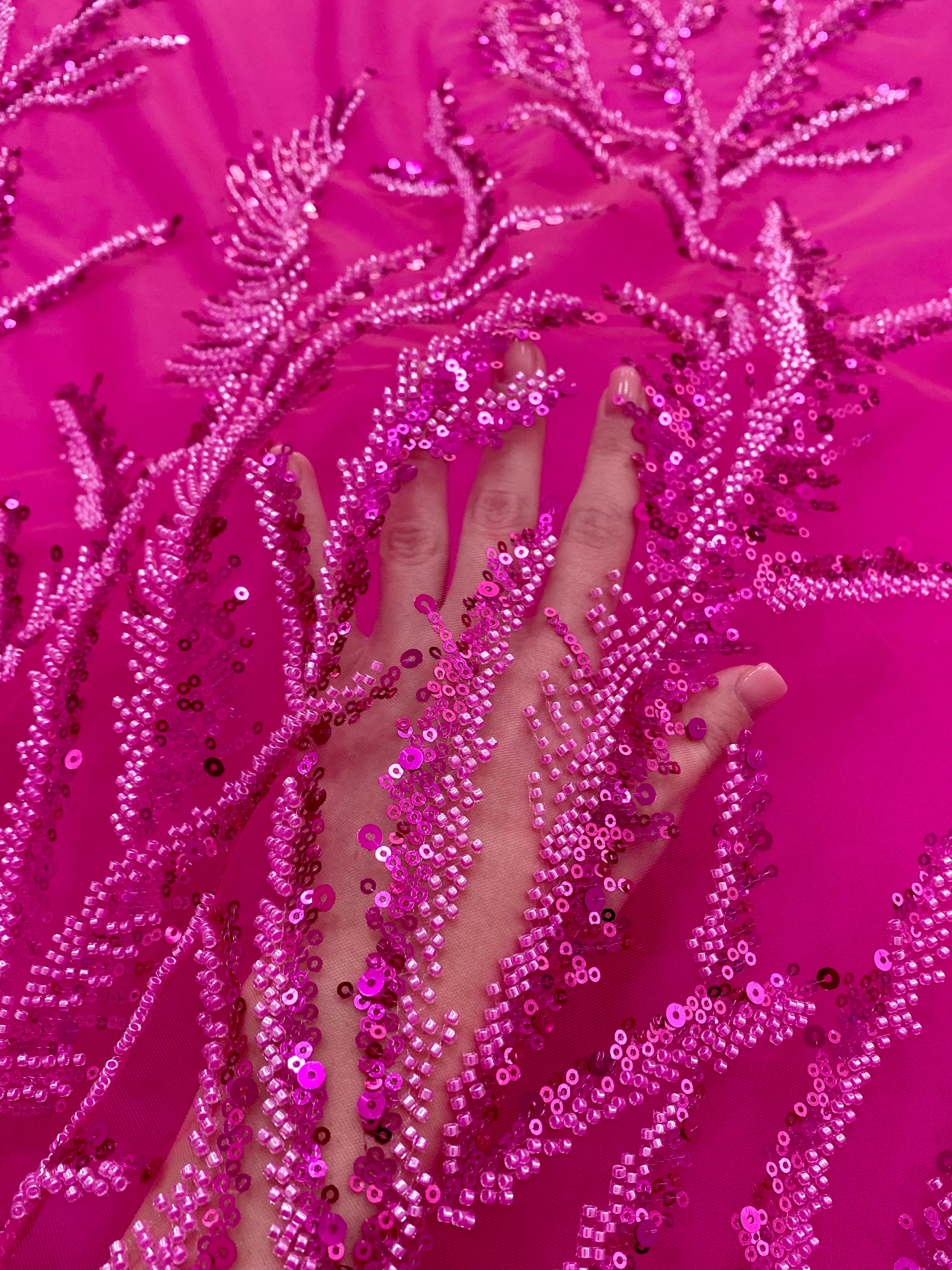 Dantela Couture Fucsia cu Crengute, cu Margele si Paiete