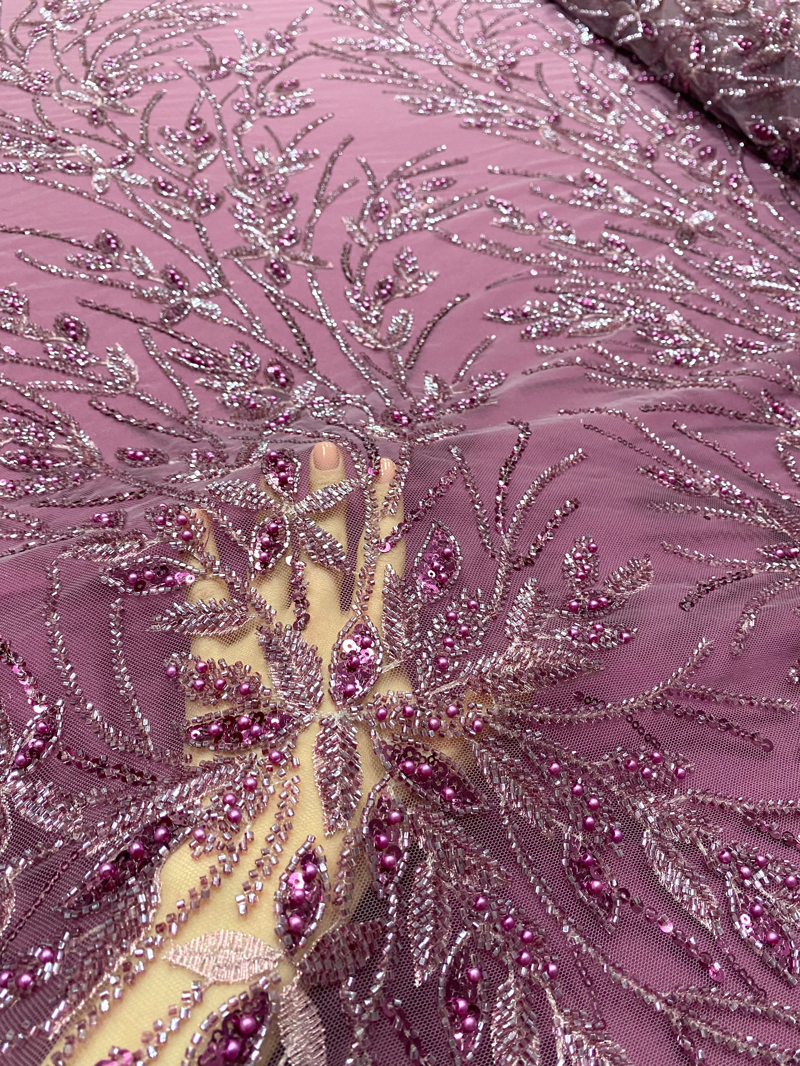 Dantela Couture Magenta cu Model Floral, cu Perle, Margele si Paiete