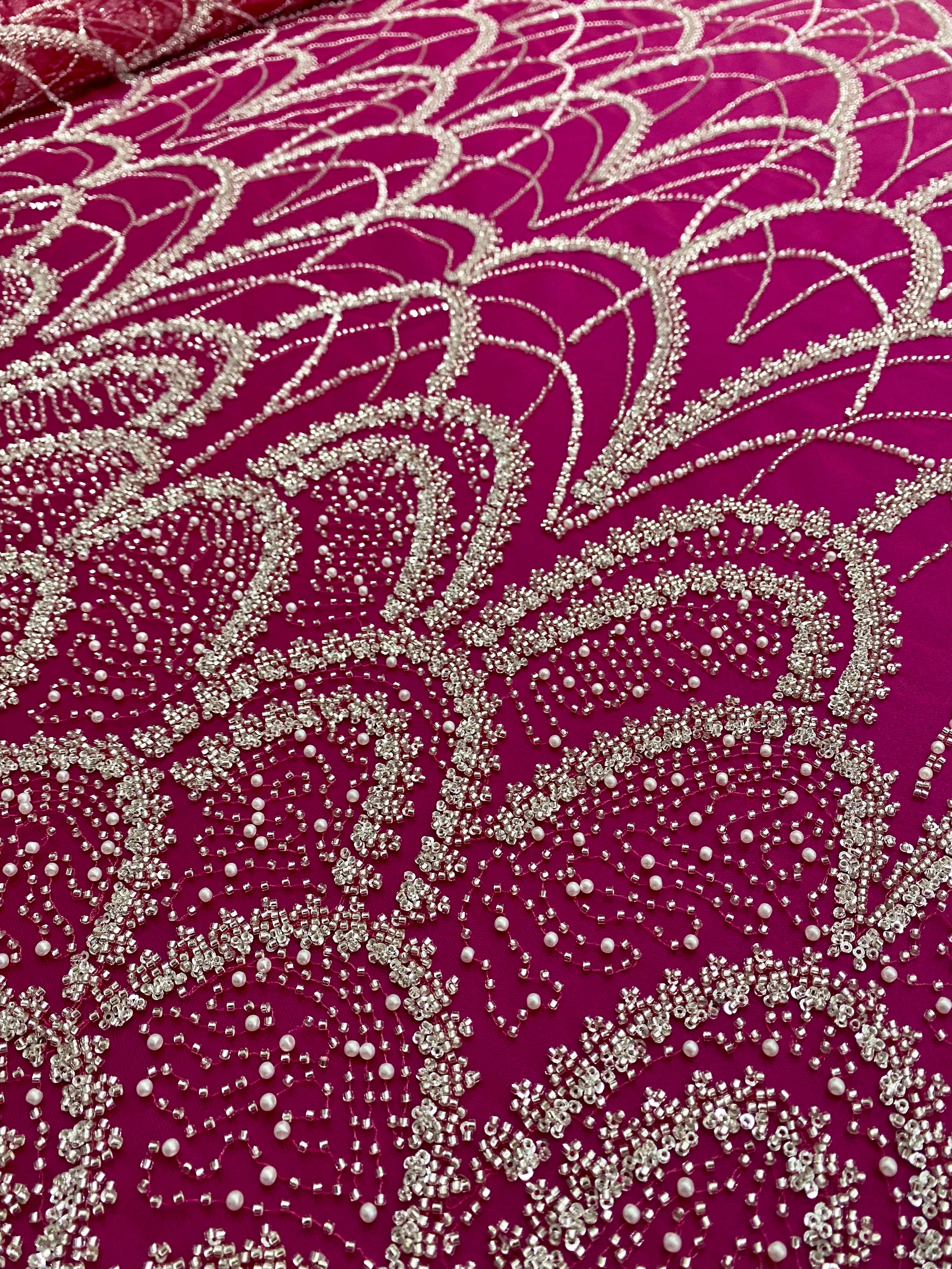 Dantela Couture Argintie pe Tulle Fucsia cu Model Geometric, cu Perle, Margele Si Paiete