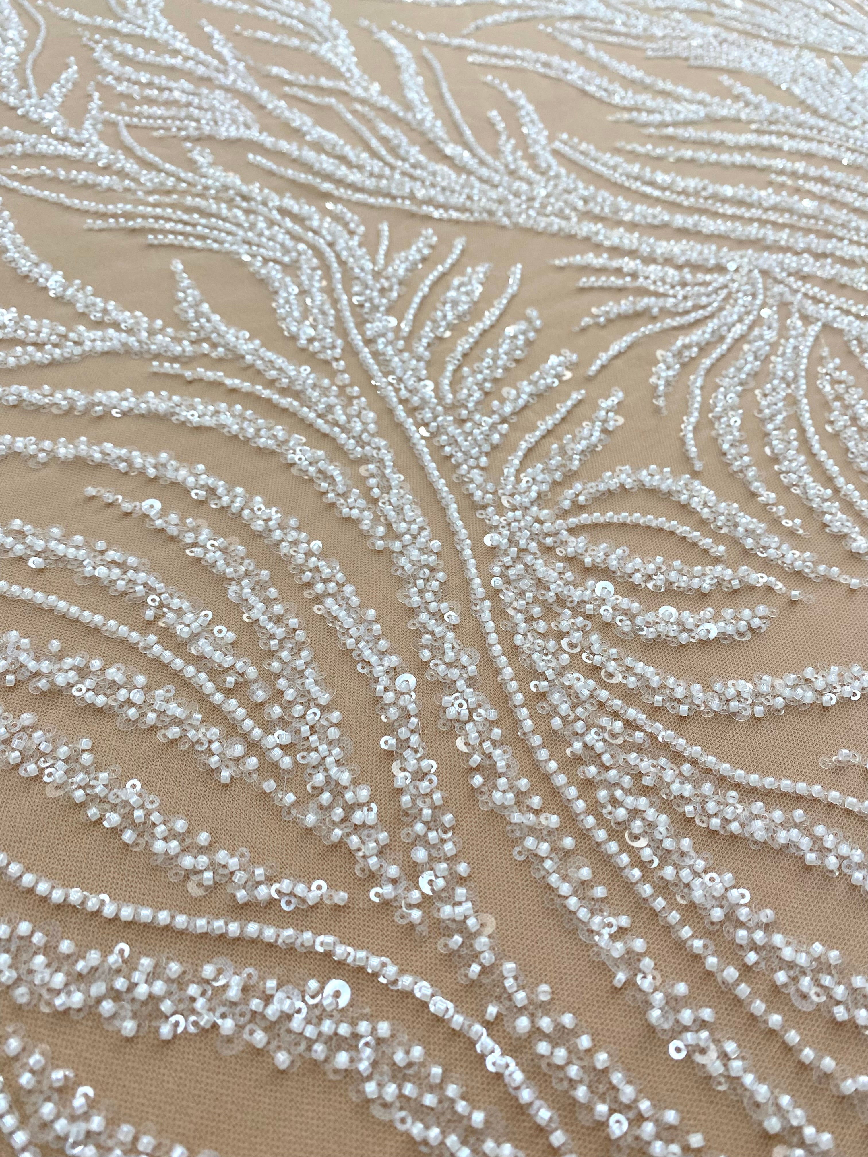 Dantela Couture Ivory pe Tulle Nude cu Siraguri, cu Margele si Paiete