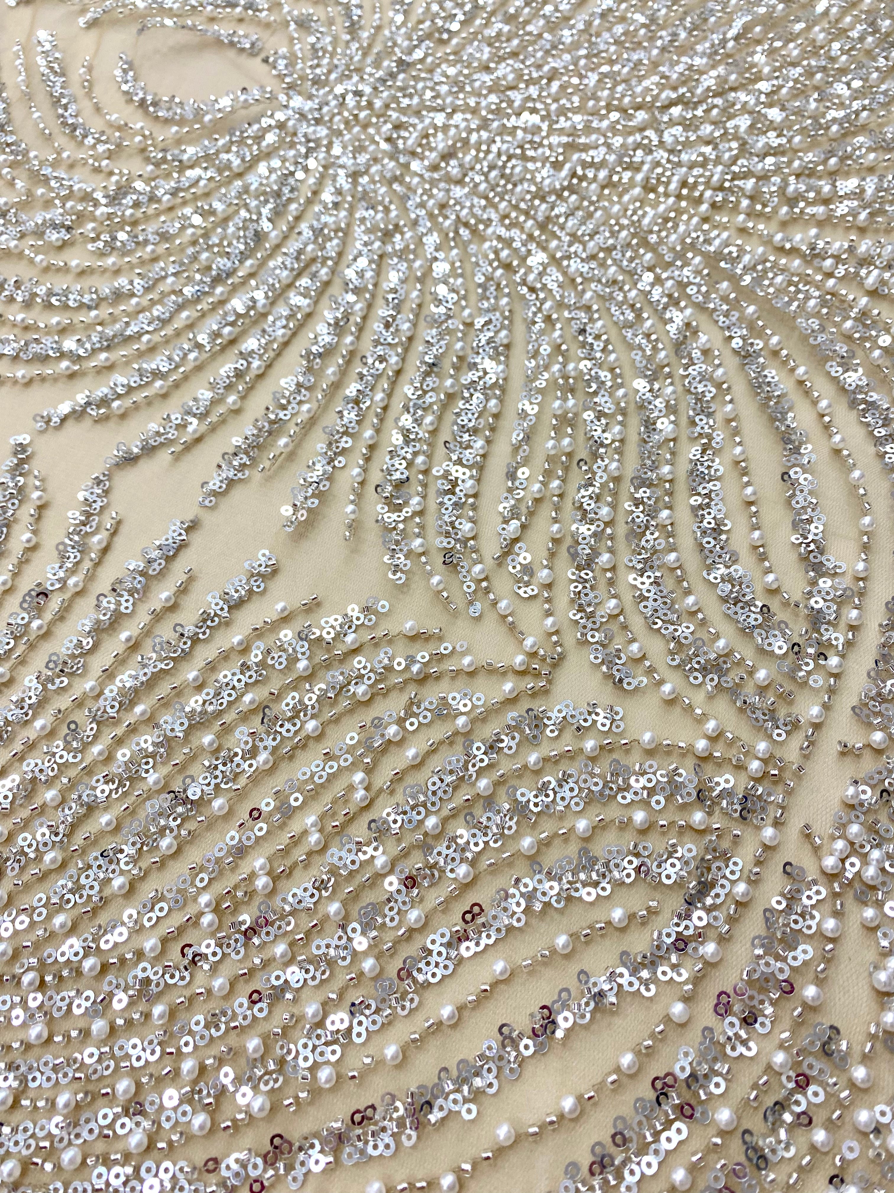 Dantela Couture Argintie pe Tulle Nude cu Panou, cu Perle, Margele si Paiete