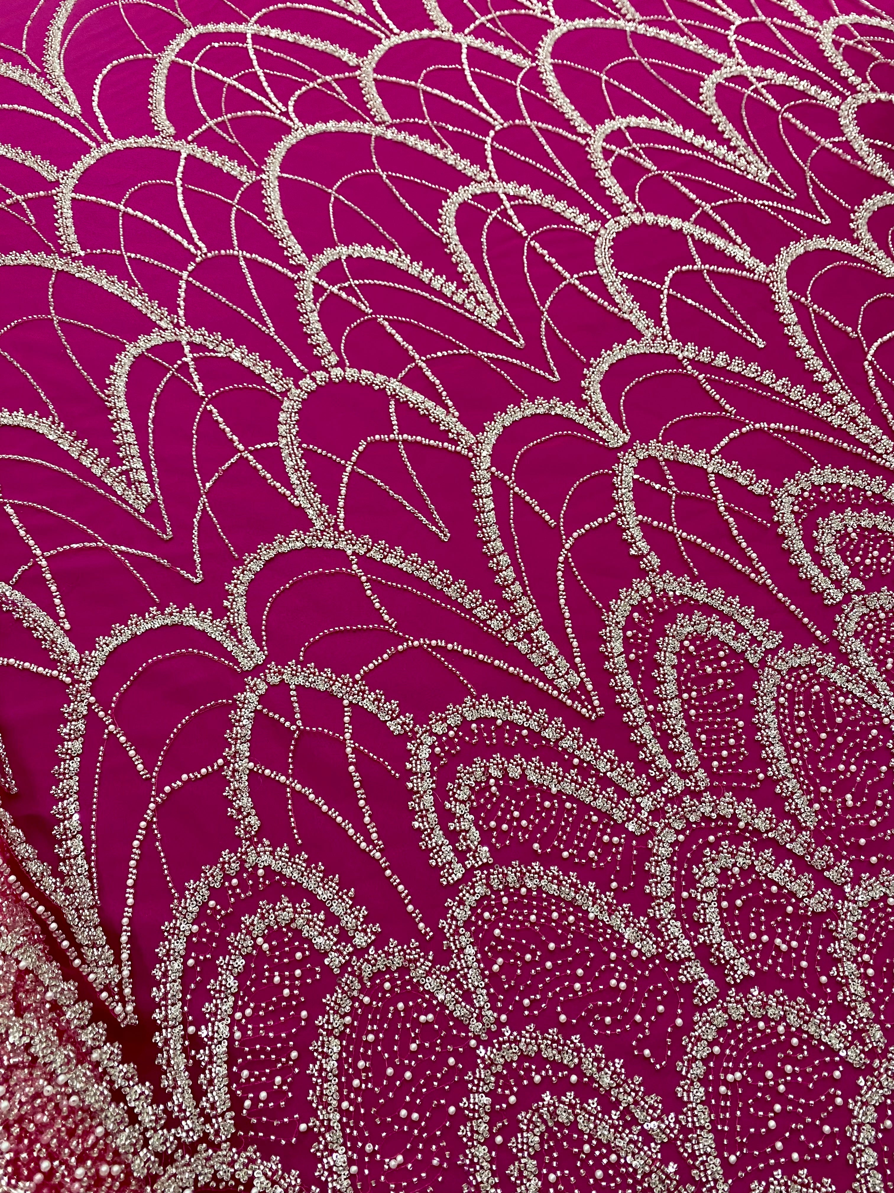 Dantela Couture Argintie pe Tulle Fucsia cu Model Geometric, cu Perle, Margele Si Paiete