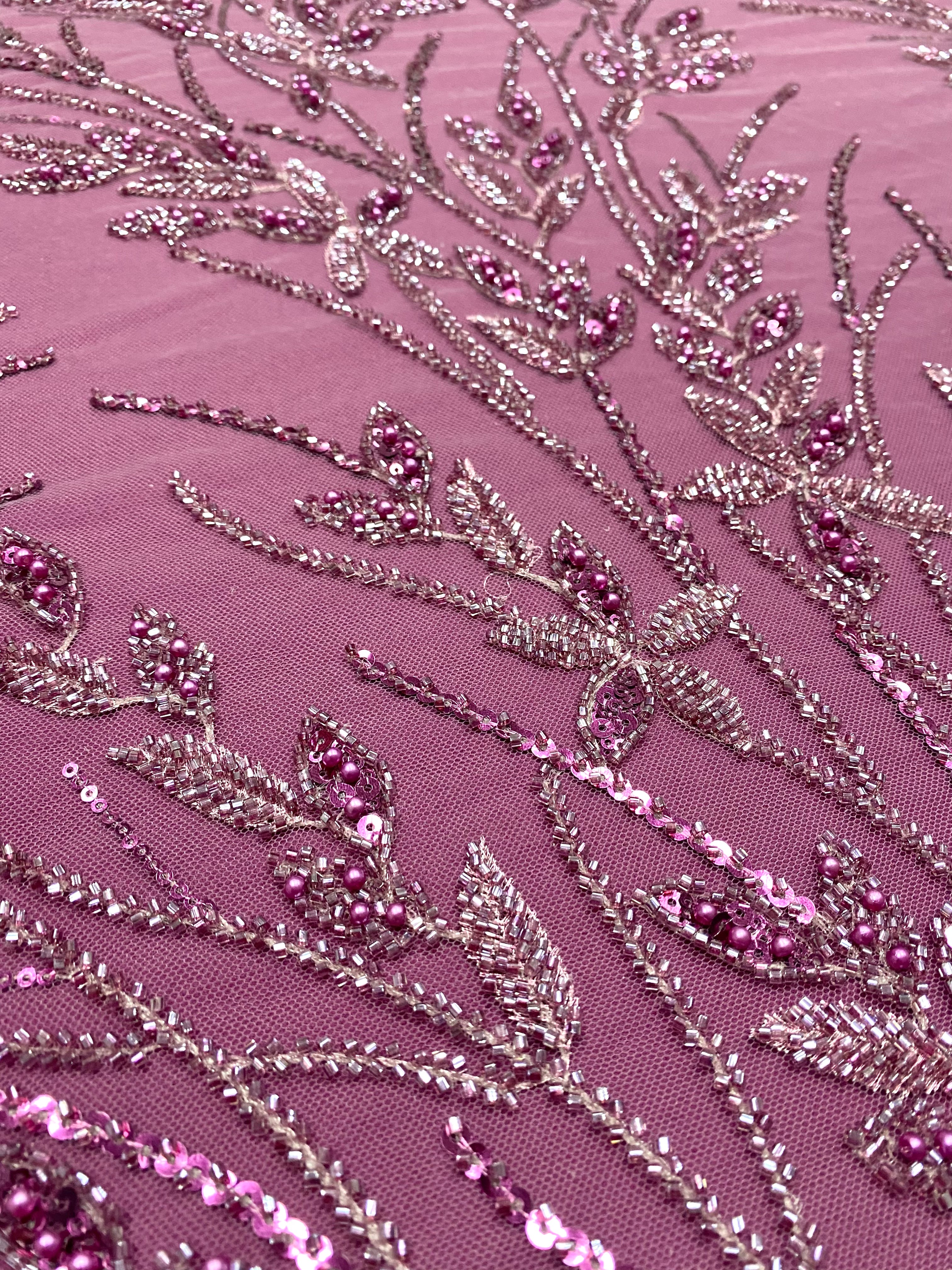 Dantela Couture Magenta cu Model Floral, cu Perle, Margele si Paiete