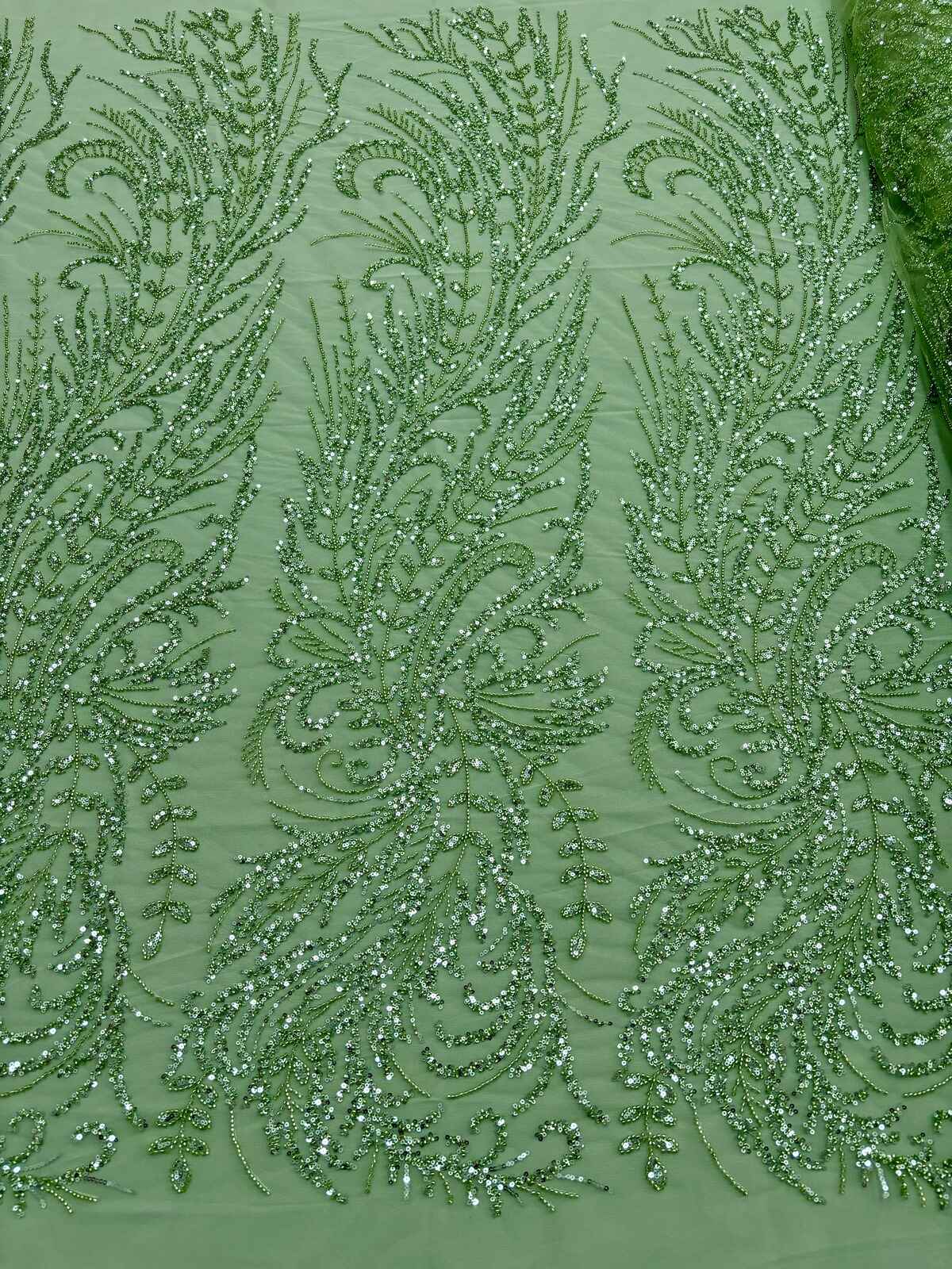Dantela Couture Pisztácia virágmintával, gyöngyökkel és flitterekkel