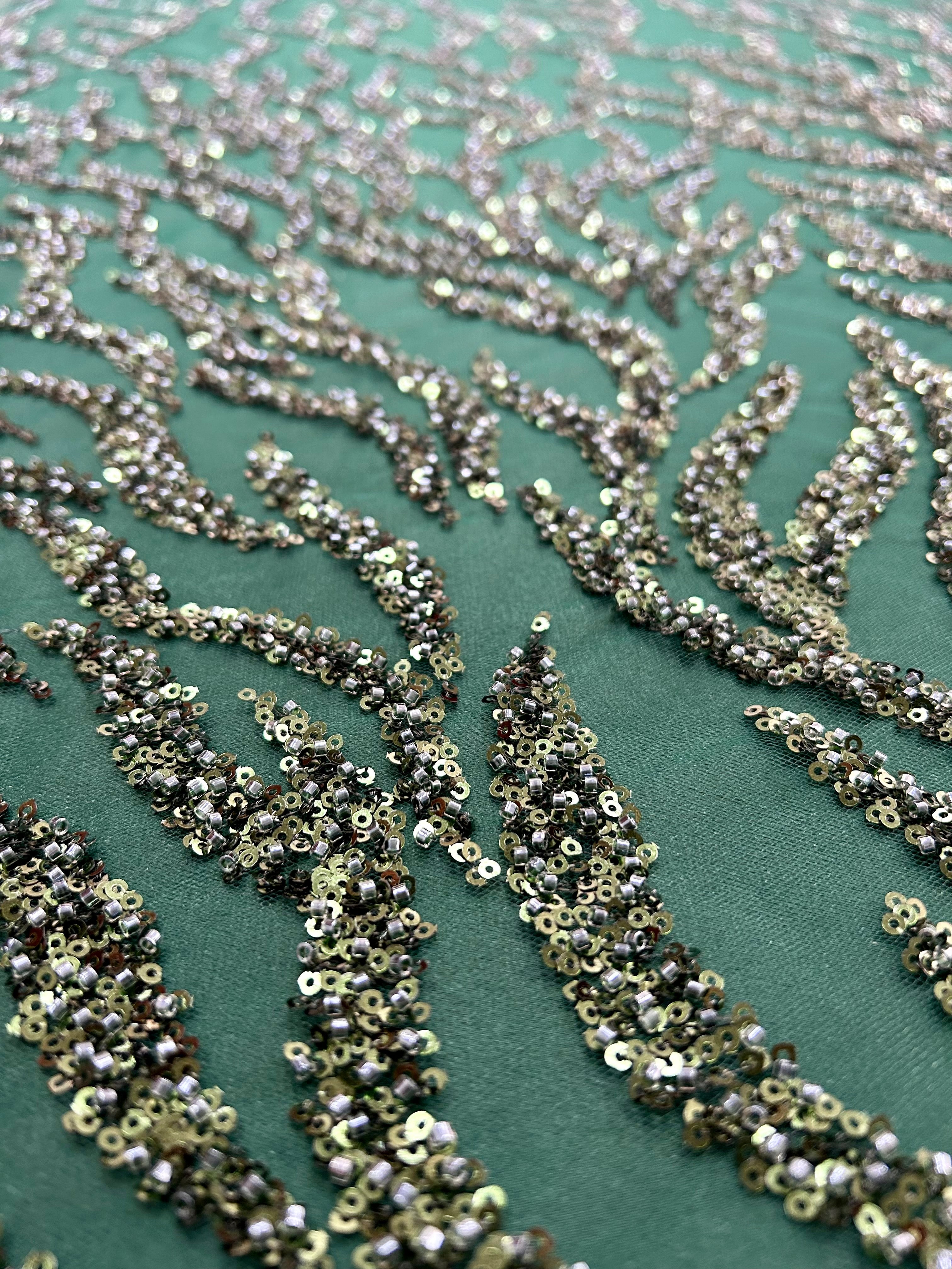 Dantela Couture Verde Smarald cu Siraguri, Margele si Paiete