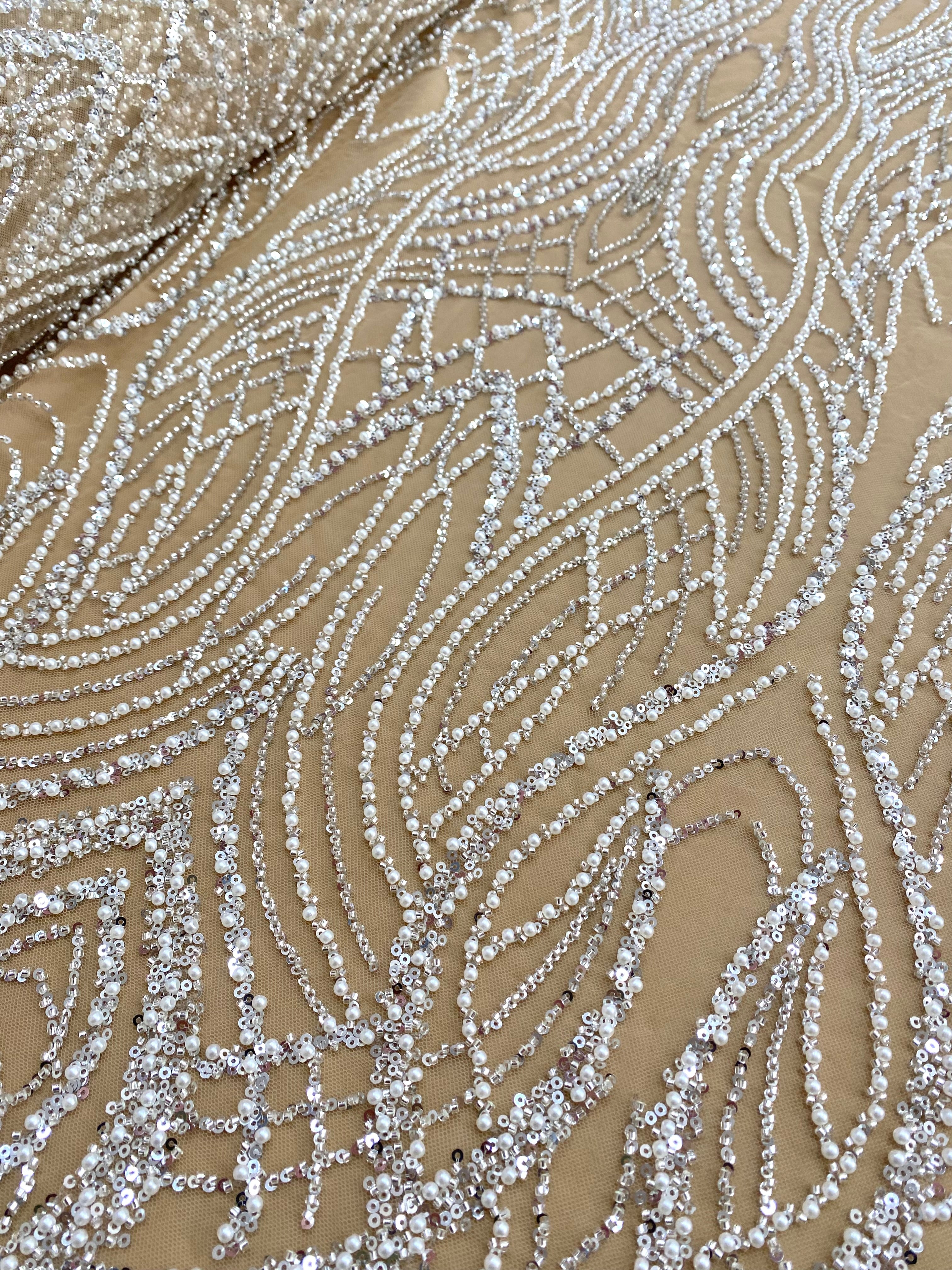 Dantela Couture Argintie pe Tulle Nude cu Perle, Margele si Paiete