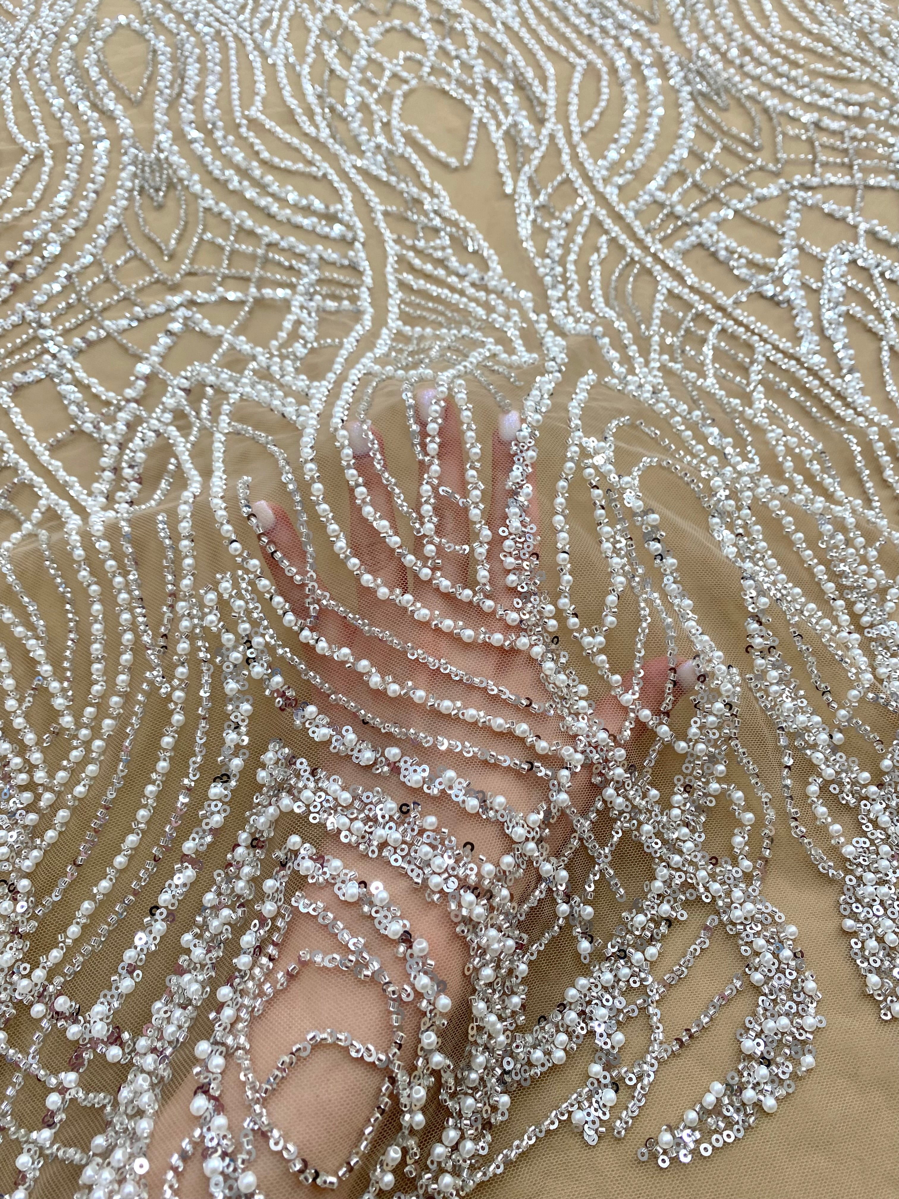 Dantela Couture Argintie pe Tulle Nude cu Perle, Margele si Paiete