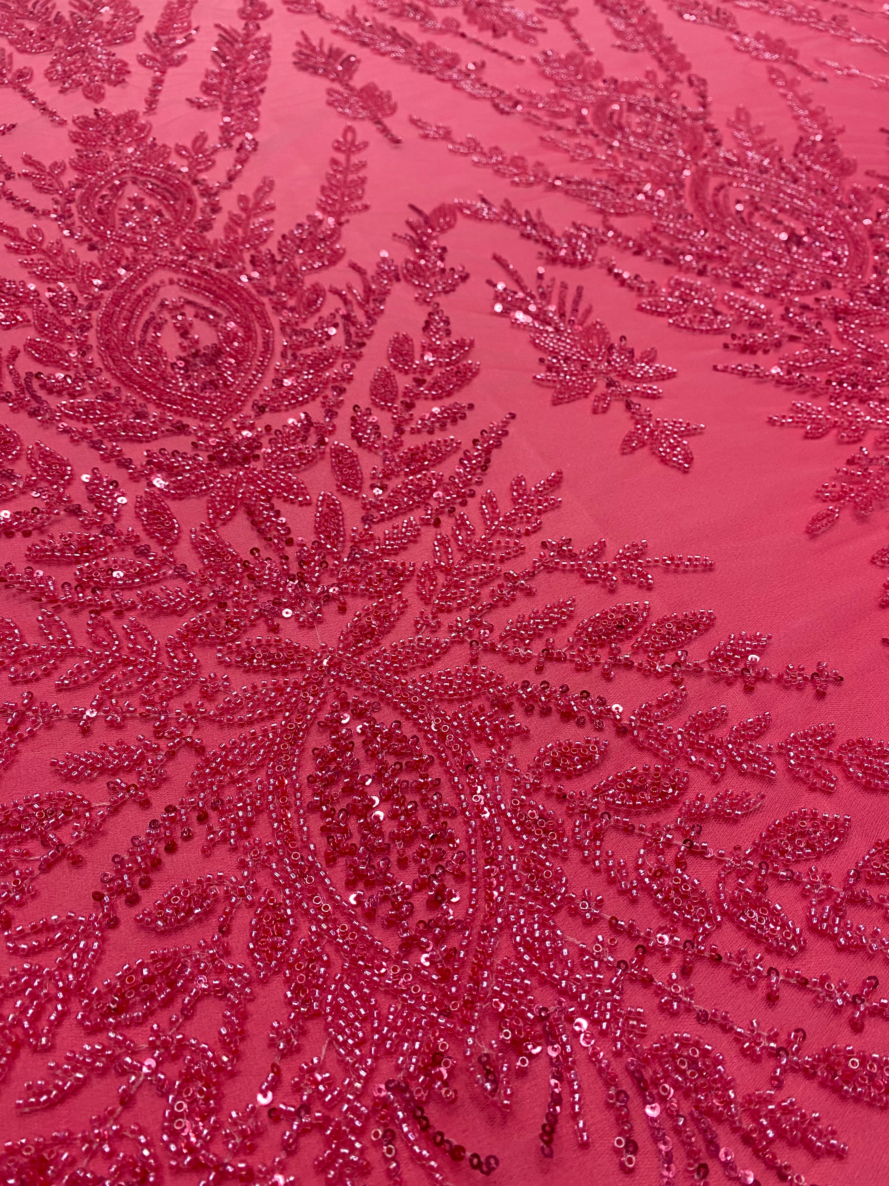 Dantela Couture Roz Coral cu Model Simetric, cu Margele si Paiete