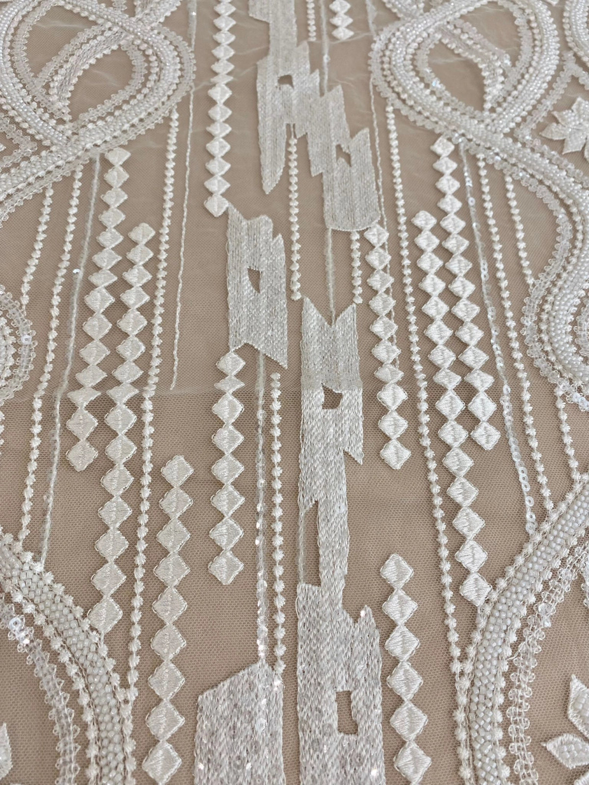 Dantela Ivory cu Model Geometric, cu Perle si Paiete