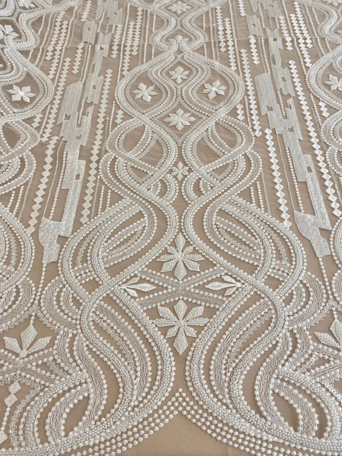 Dantela Ivory cu Model Geometric, cu Perle si Paiete