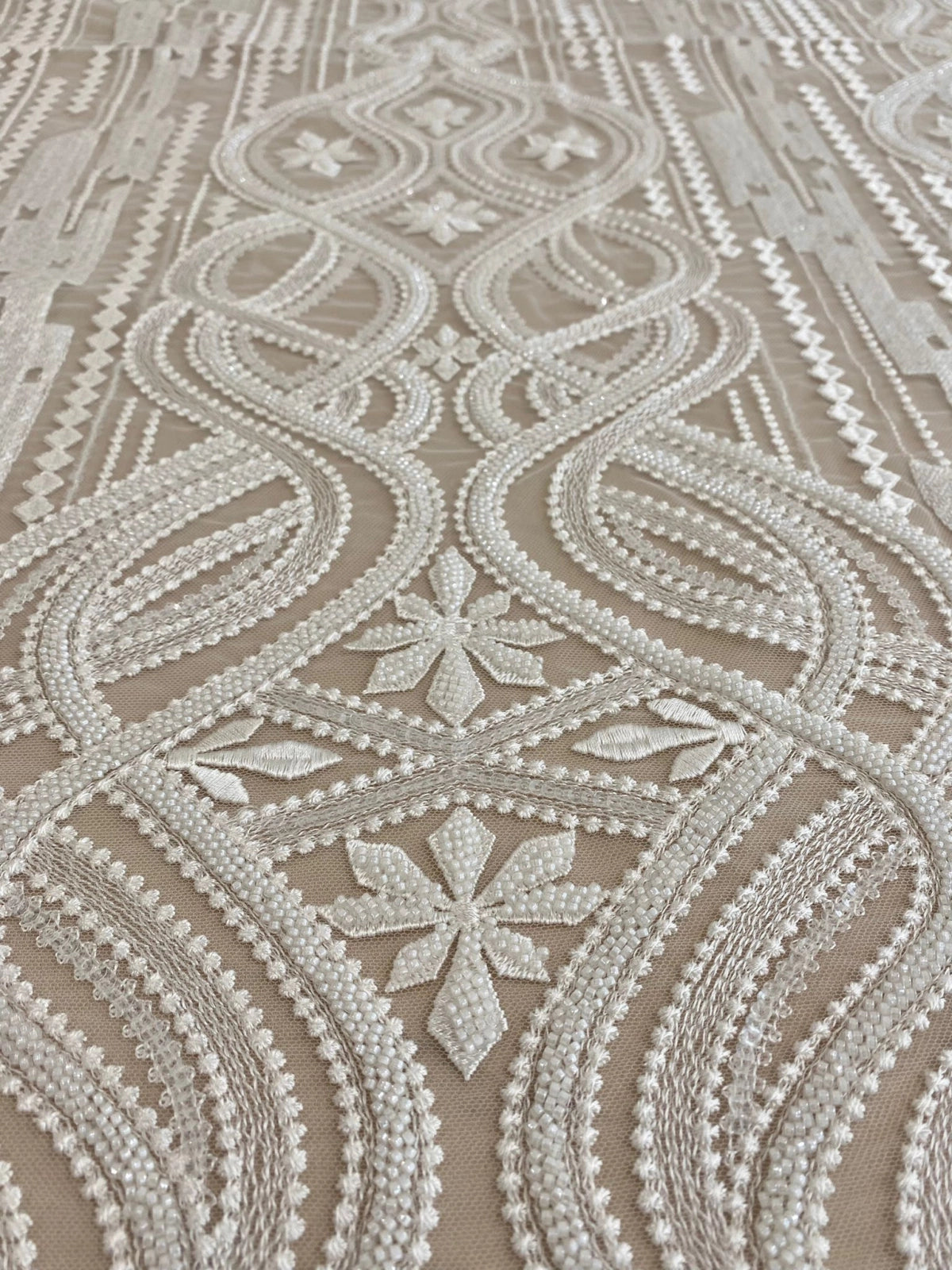 Dantela Ivory cu Model Geometric, cu Perle si Paiete