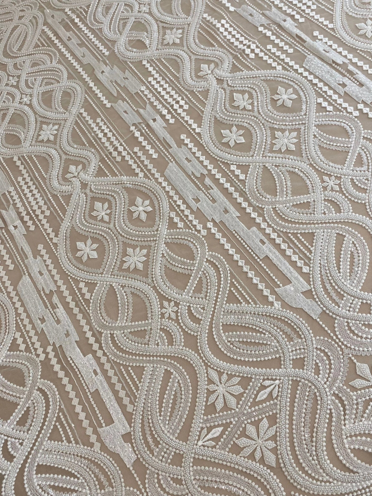 Dantela Ivory cu Model Geometric, cu Perle si Paiete