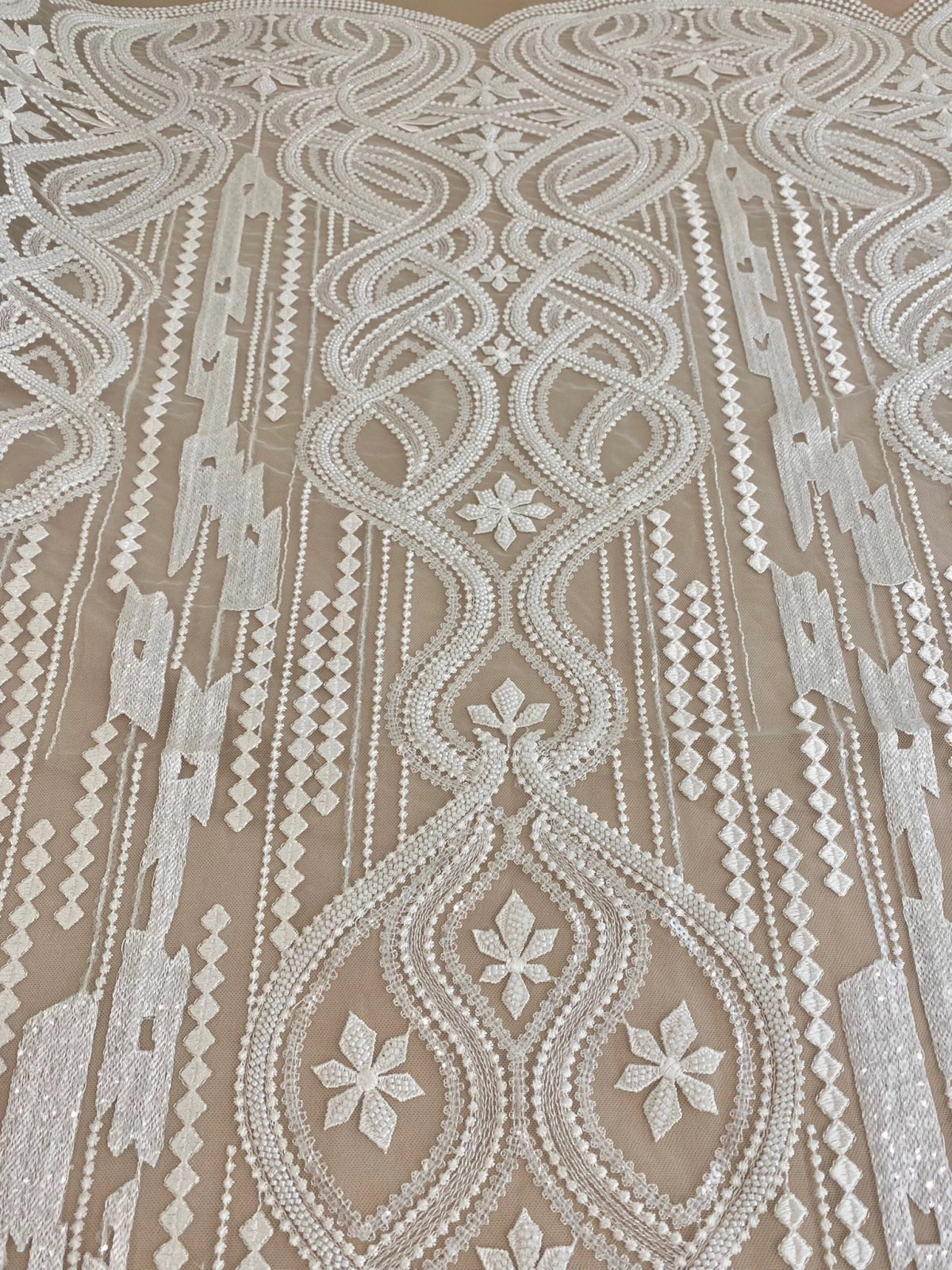 Dantela Ivory cu Model Geometric, cu Perle si Paiete