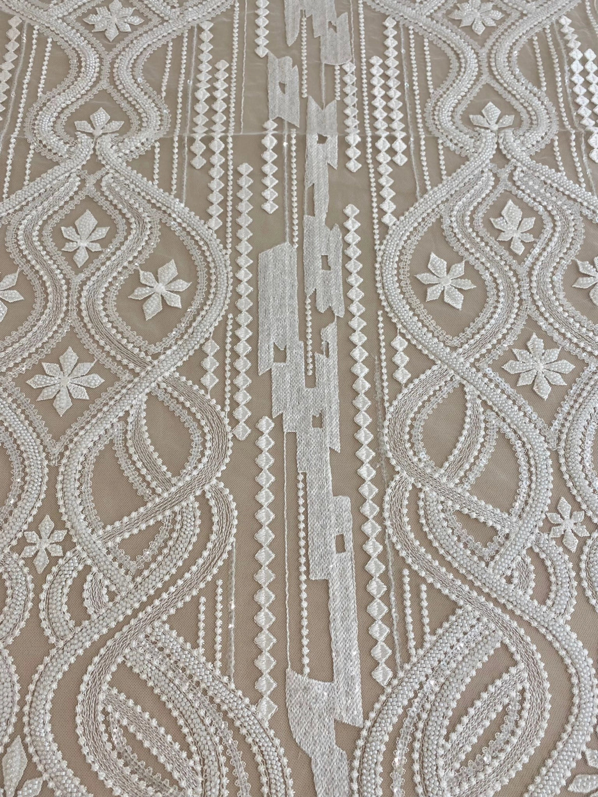 Dantela Ivory cu Model Geometric, cu Perle si Paiete