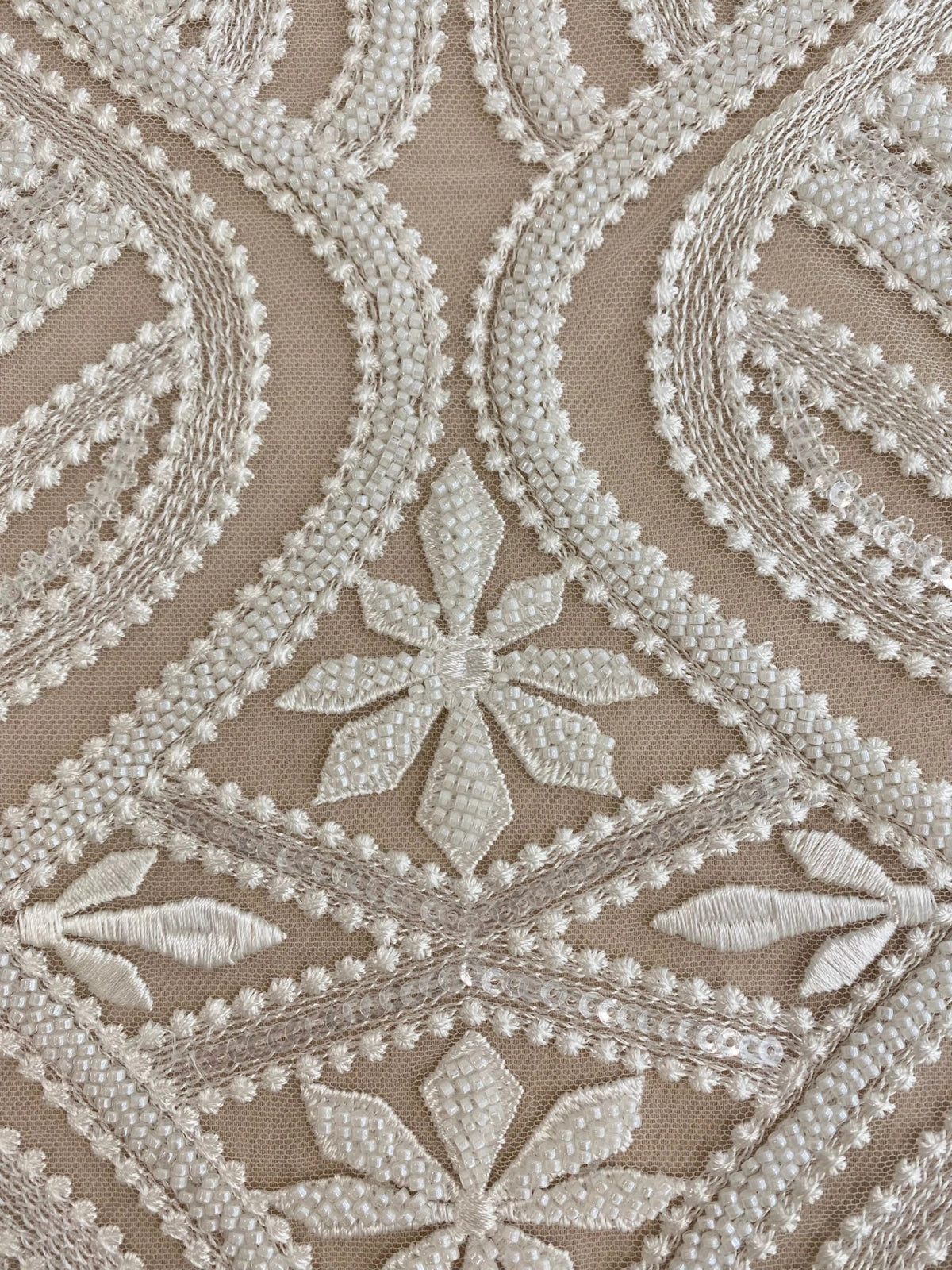 Dantela Ivory cu Model Geometric, cu Perle si Paiete