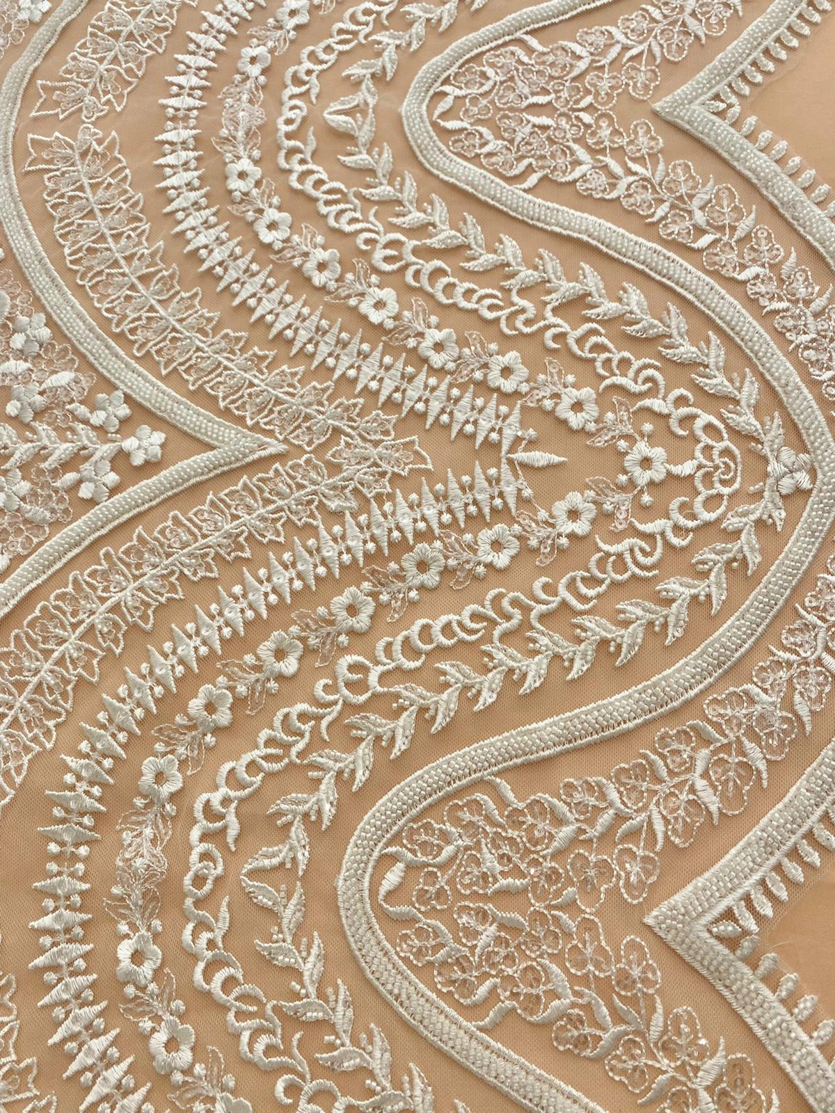 Dantela cu Model Geometric, cu Perle si Paiete