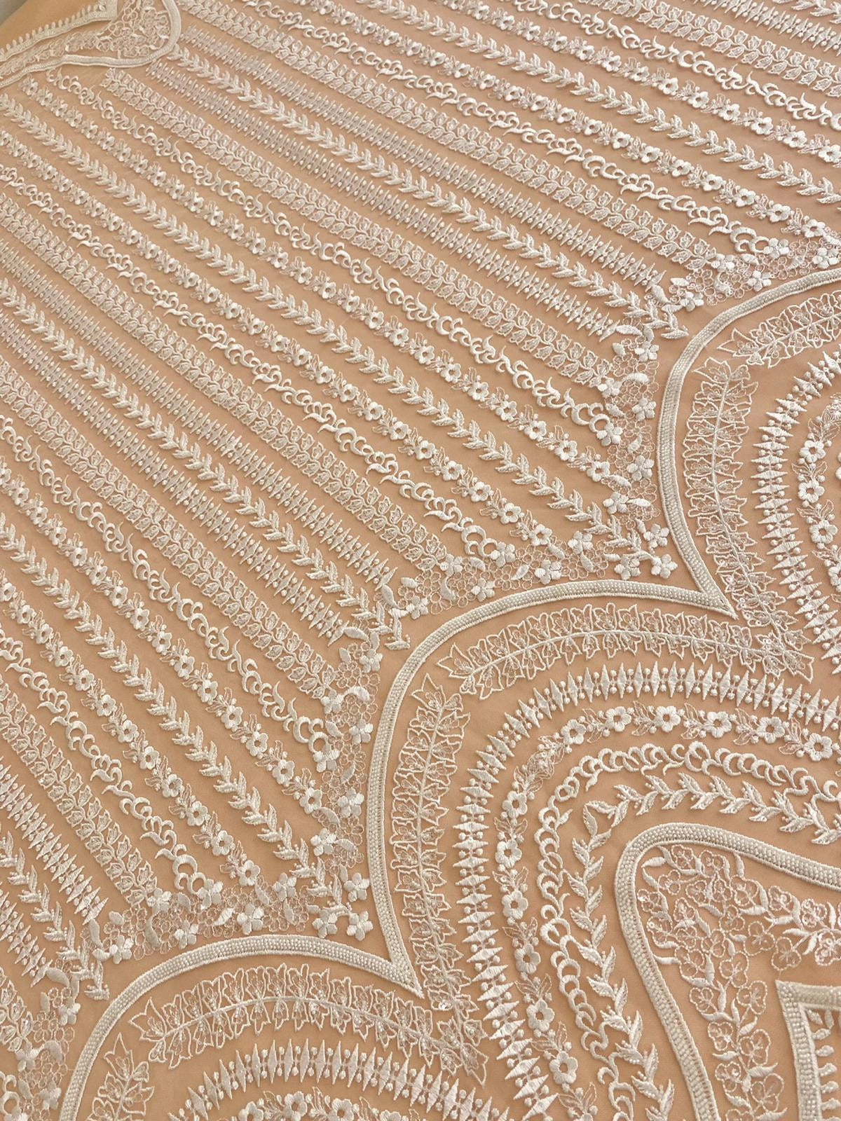 Dantela cu Model Geometric, cu Perle si Paiete
